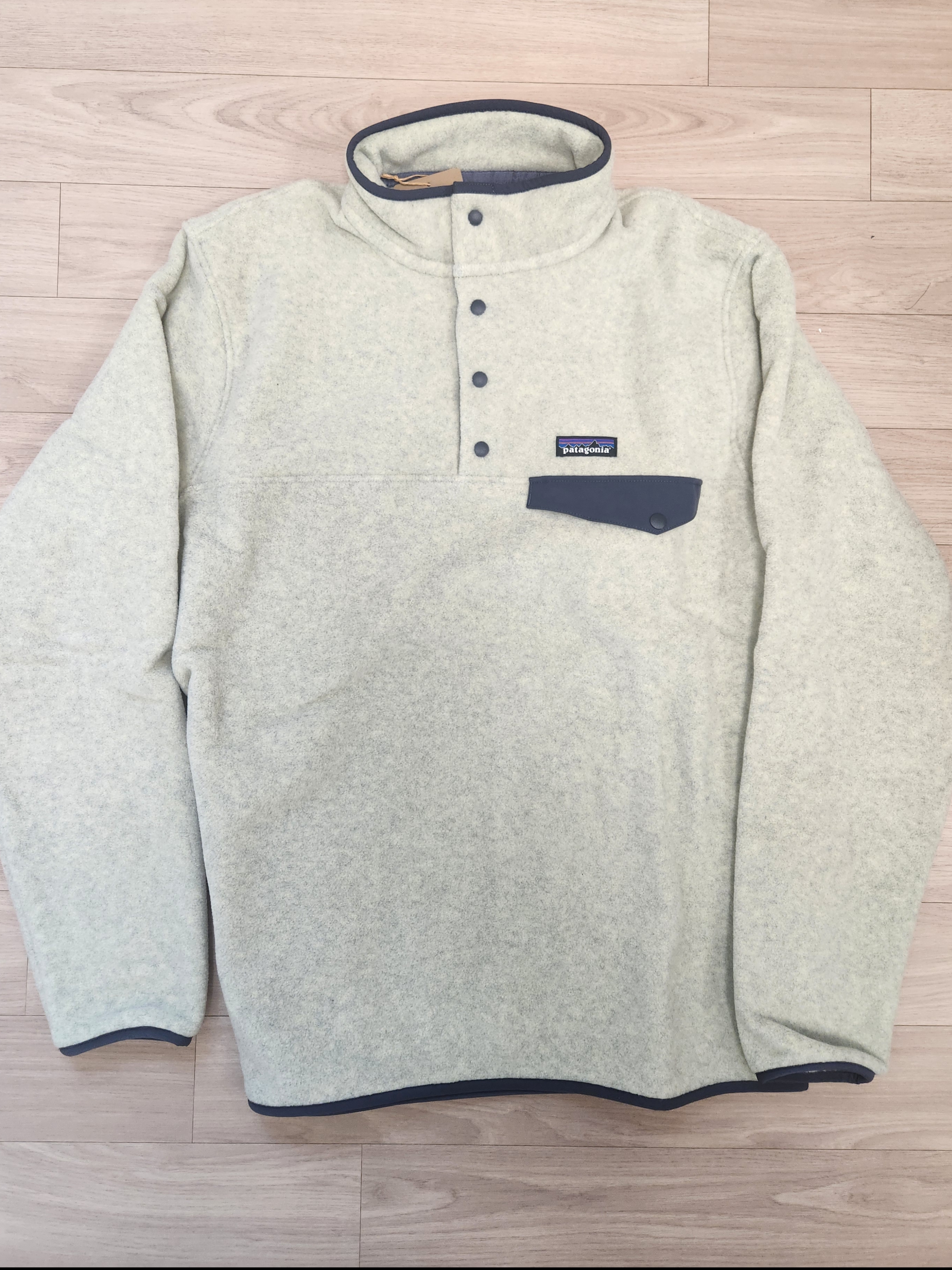 Patagonia Lightweight Synchilla Snap-T Fleece Pullover Oatmeal Heather/Smolder Blue/New Navy 착용 스타일 - 2