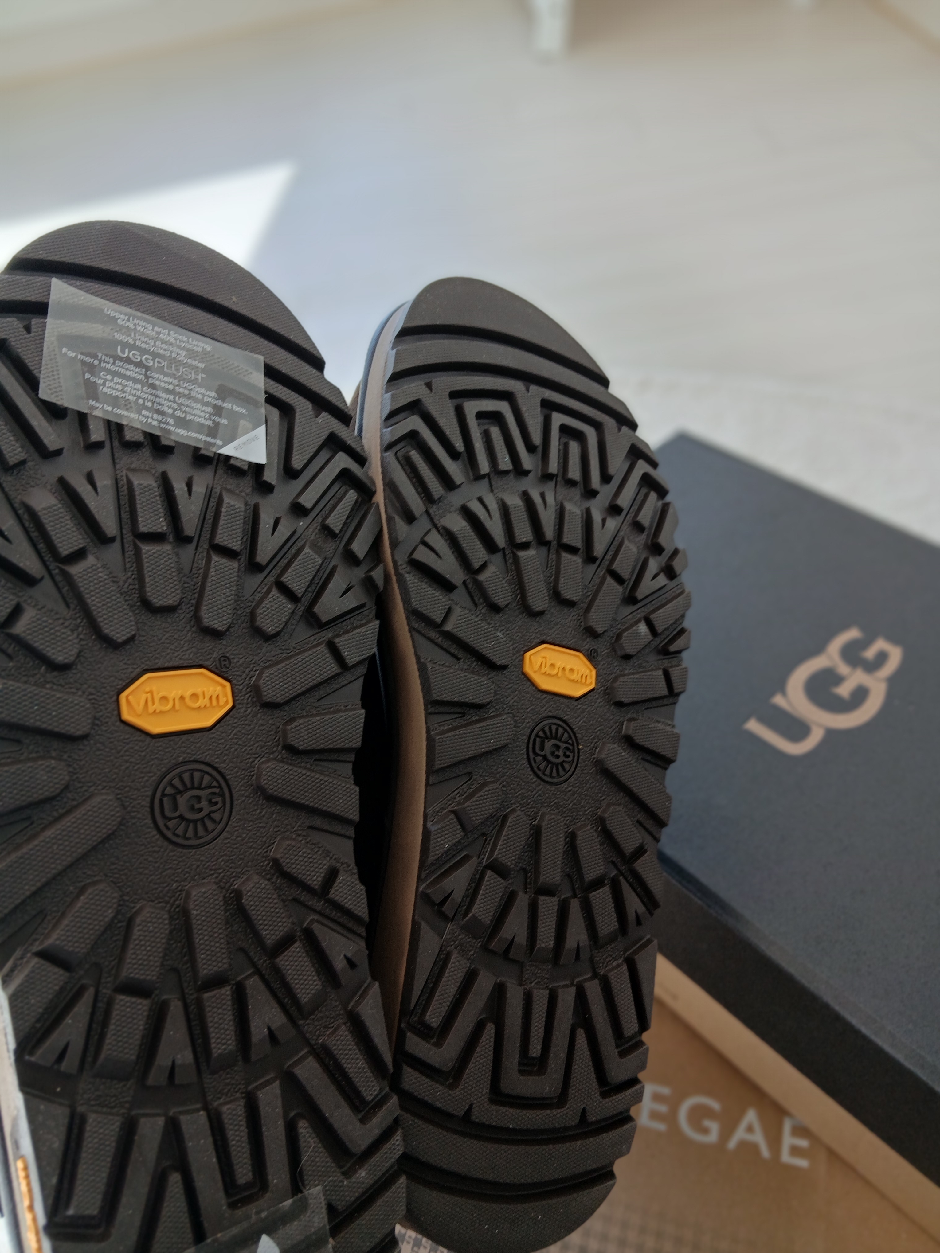 UGG Tasman GTX Chestnut, UGG Tasman GTX Black 착용 스타일 - 8