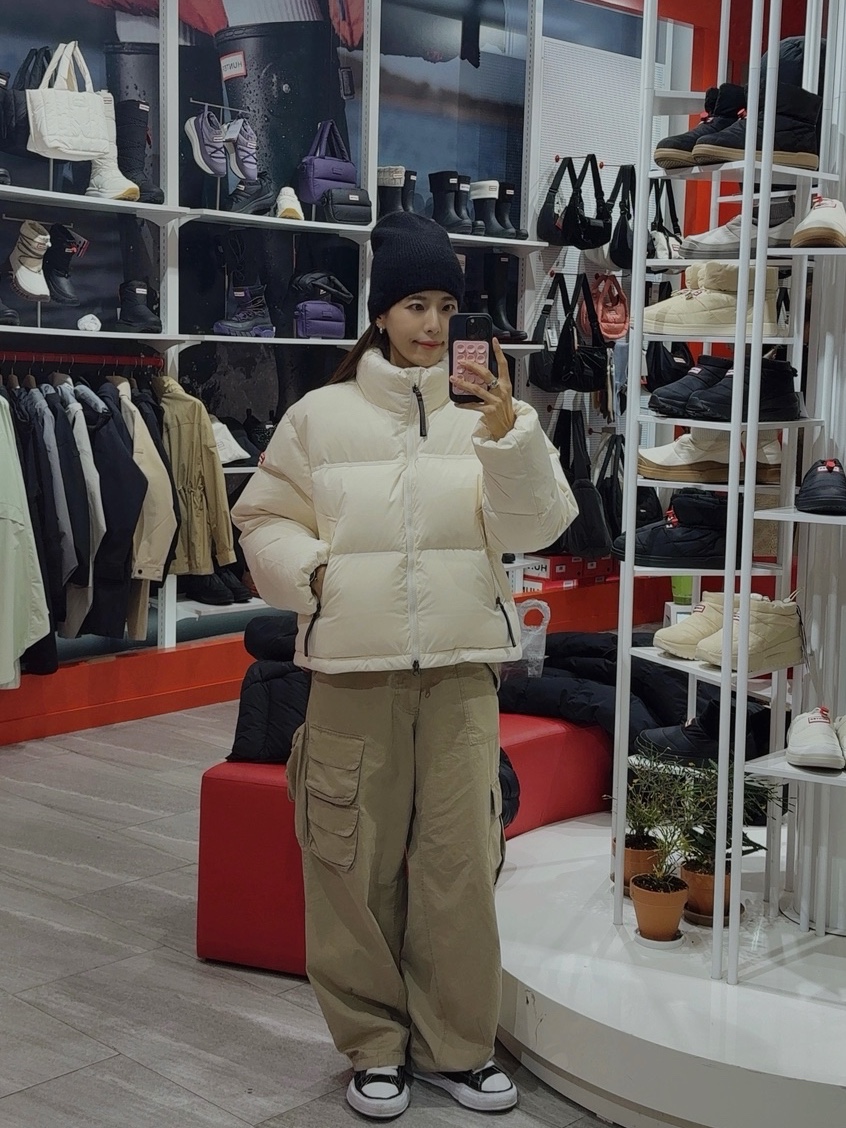Fritur Kyoto Cargo Pants Beige_F251PT01, Maison Mihara Yasuhiro Peterson OG Sole Canvas Low Sneakers Black 착용 스타일 - 1
