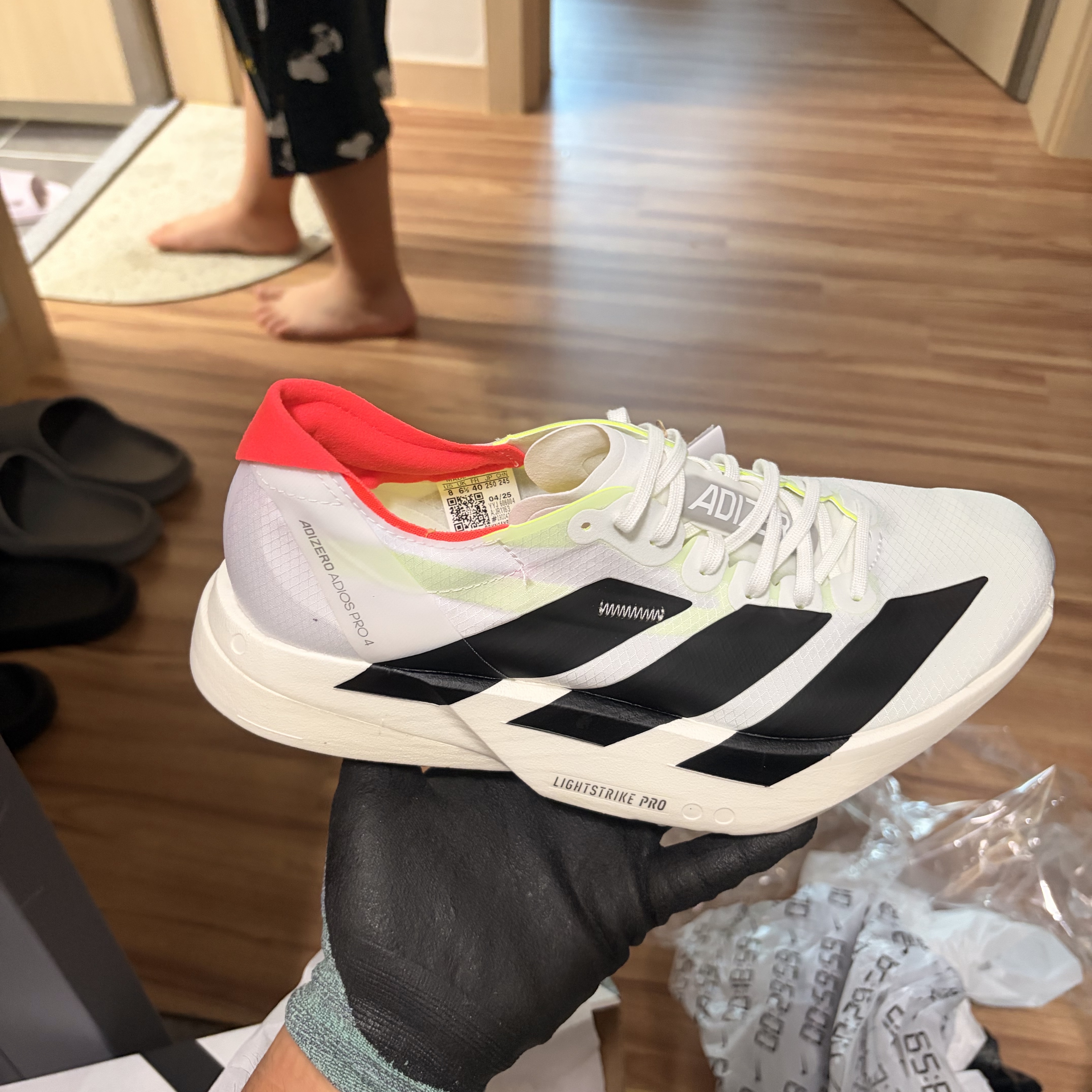 (W) Adidas Adizero Adios Pro 4 Cloud White Core Black 착용 스타일 - 2