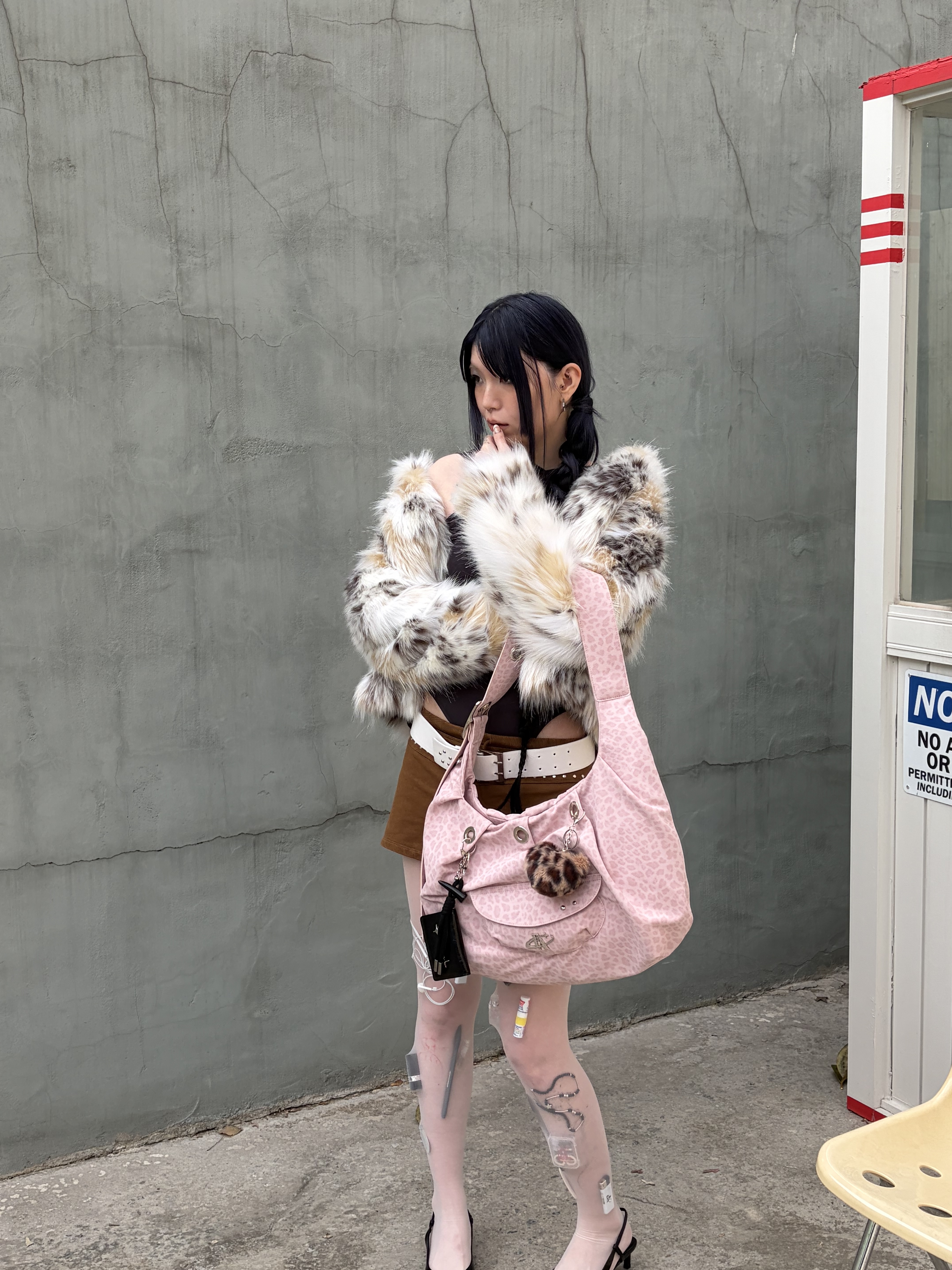 For Appeal Carry All Large Hobo Bag Leopard Pink, For Appeal Carry All Large Hobo Bag Choco Charcoal 착용 스타일 - 3