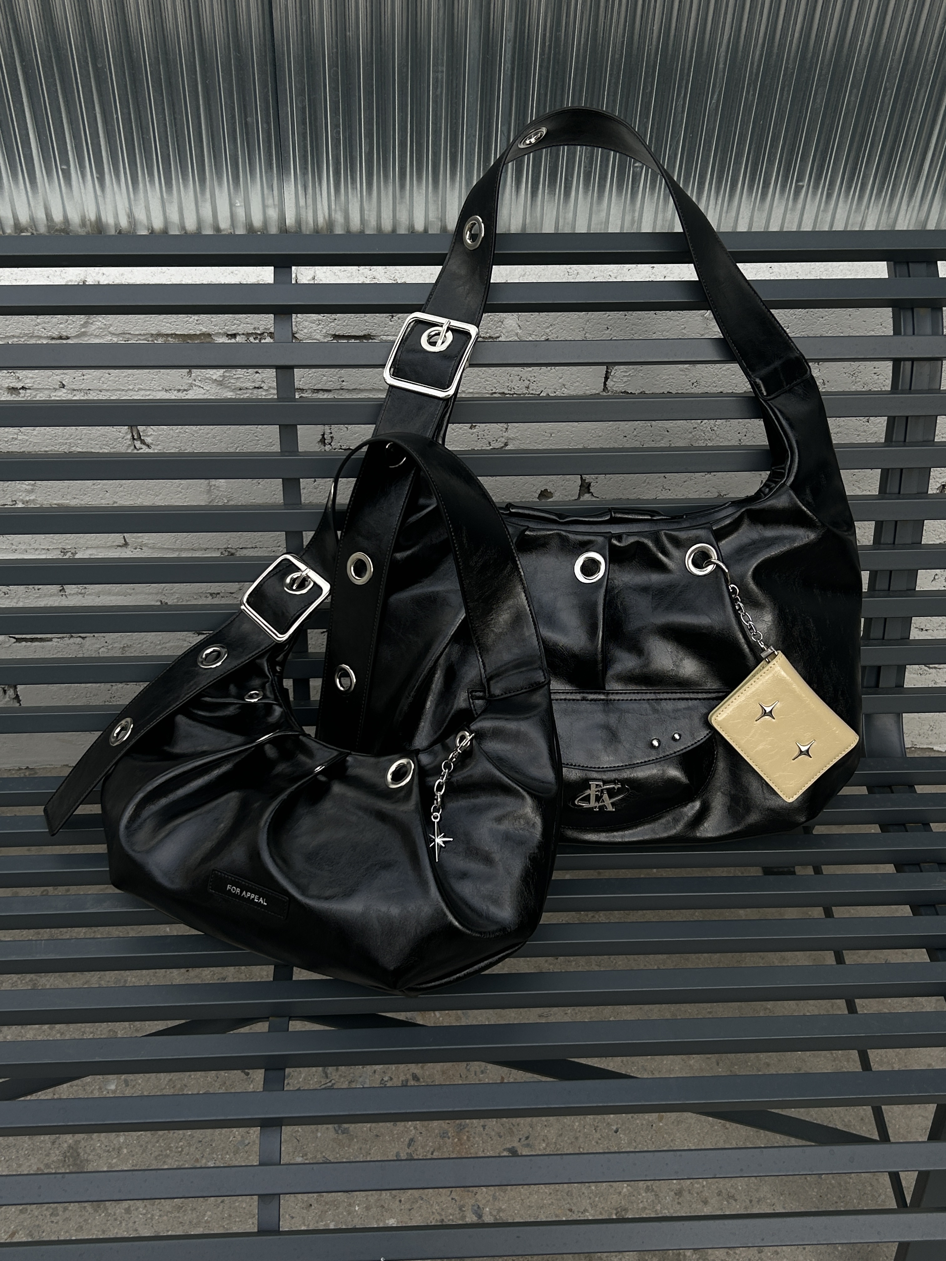 For Appeal Carry All Large Hobo Bag Leopard Pink, For Appeal Carry All Large Hobo Bag Black 착용 스타일 - 3