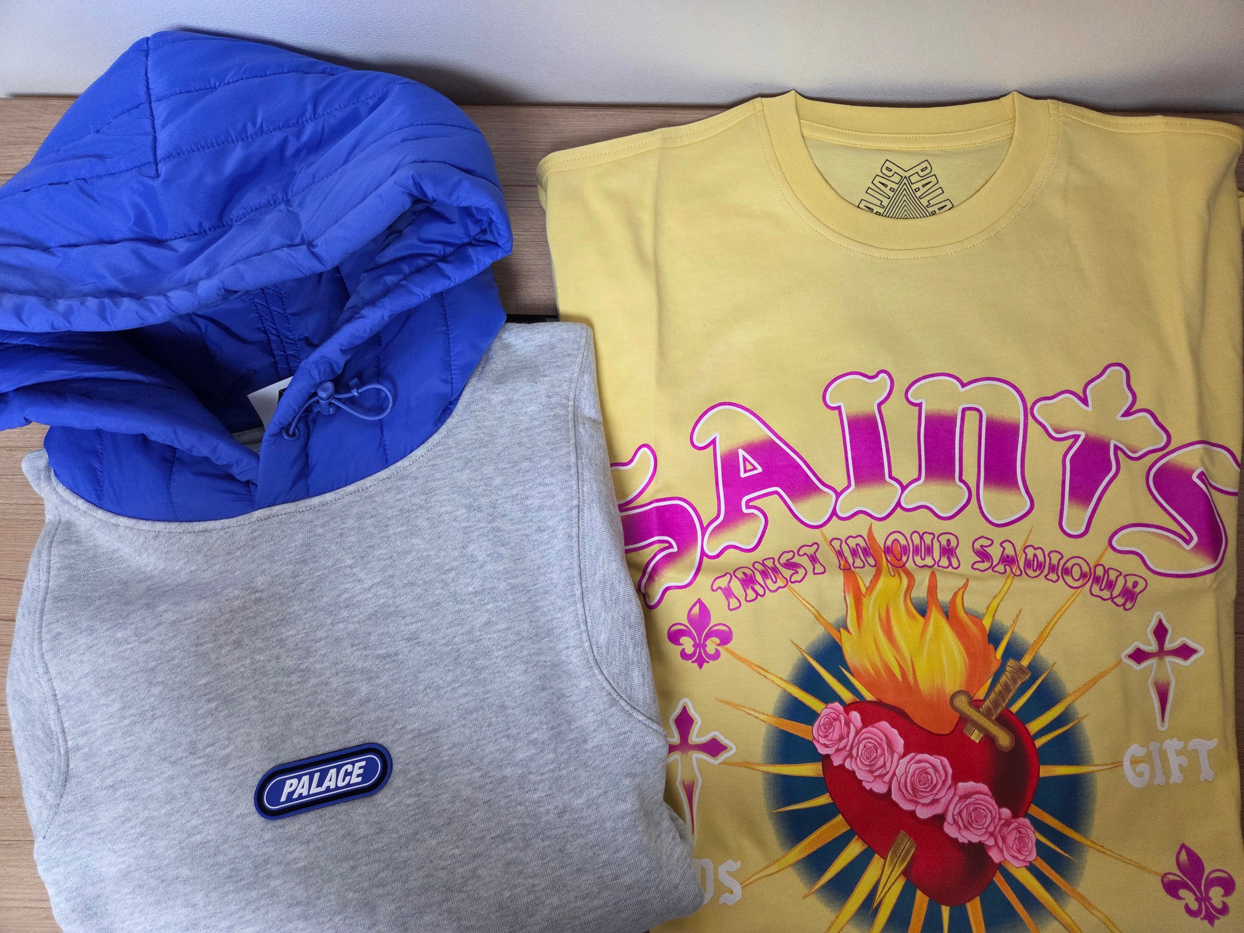 Palace Puffa Hood Grey Marl - 25FW, Palace Gods Gift T-Shirt Blessed Yellow - 25FW 착용 스타일