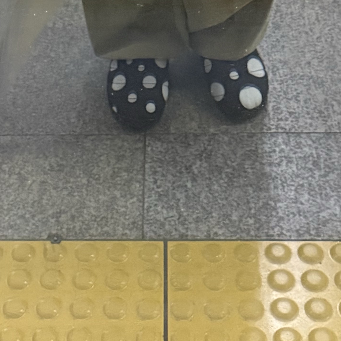 Subu Down Sandal Cream Snow Dot 착용 스타일