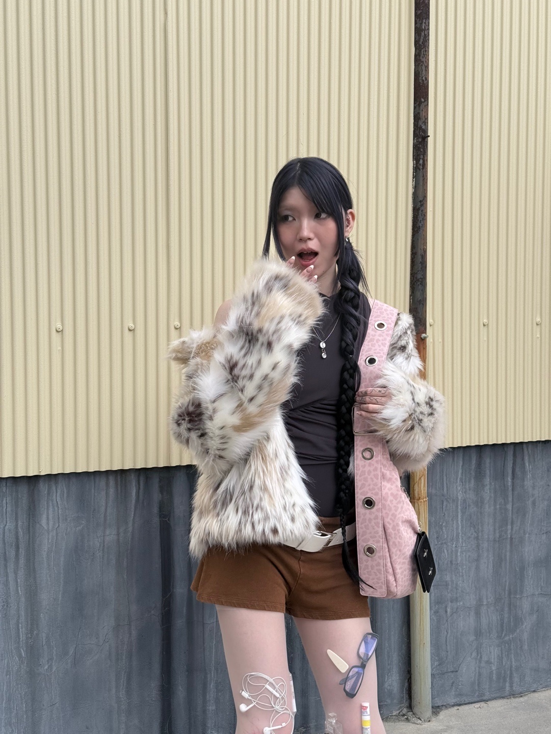 For Appeal Carry All Large Hobo Bag Leopard Pink, For Appeal Carry All Large Hobo Bag Choco Charcoal 착용 스타일 - 1