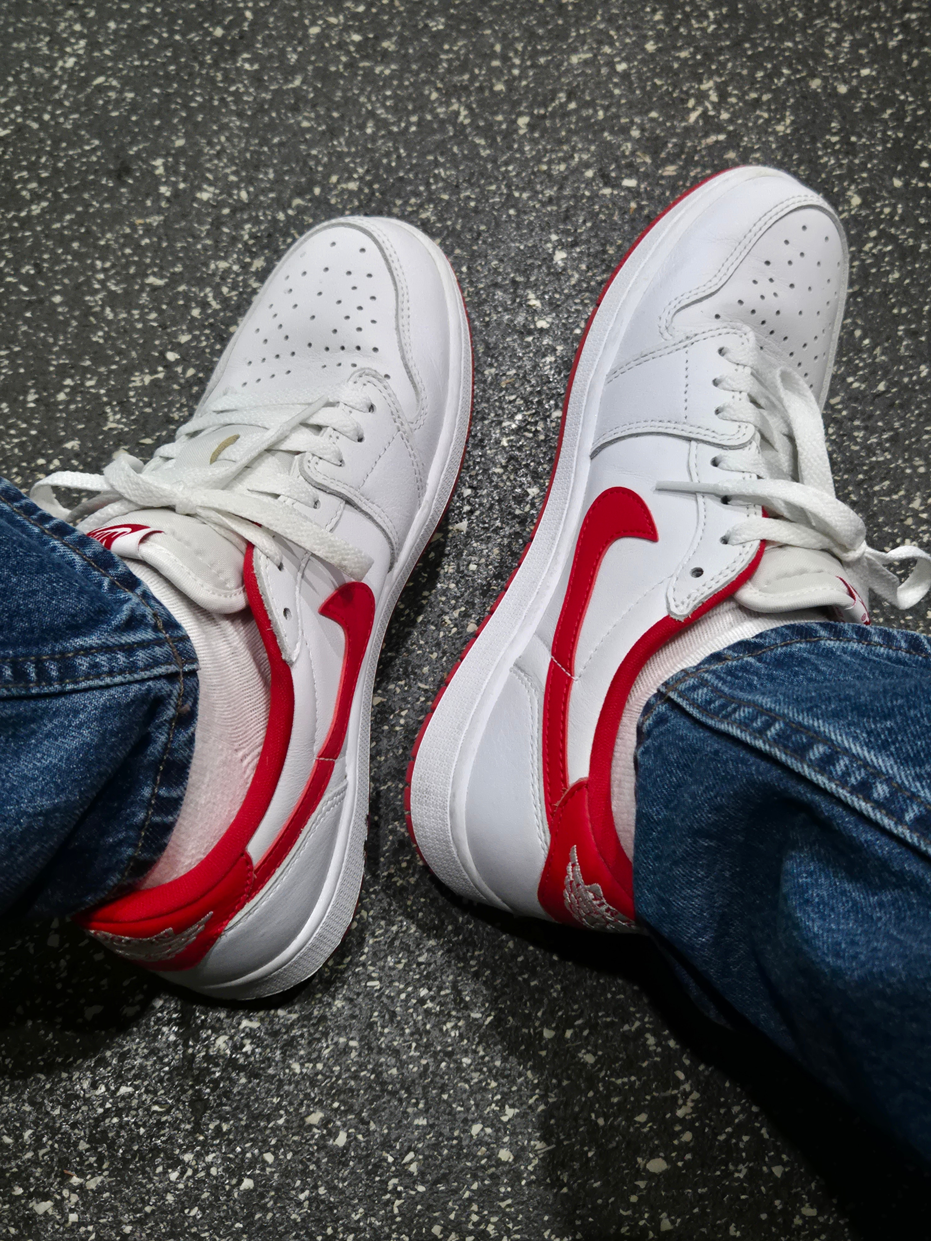 Jordan 1 Retro Low OG University Red 착용 스타일