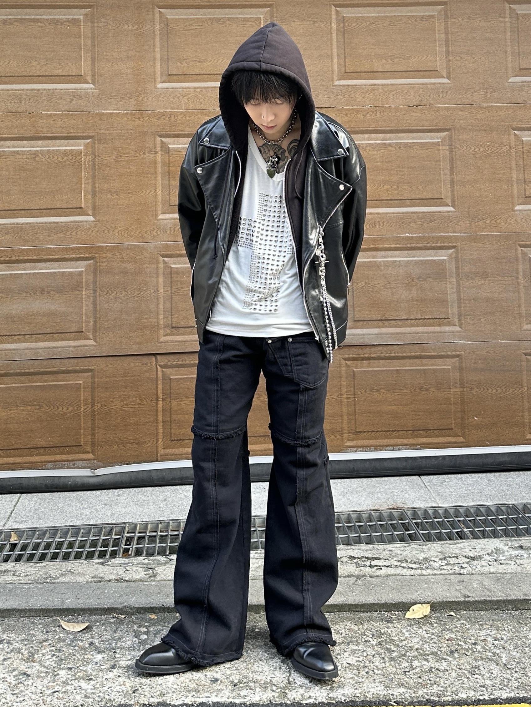 PHOS333 Double Pocket Incision Jeans Black, PHOS333 Double Pocket Incision Jeans Grey 착용 스타일 - 1