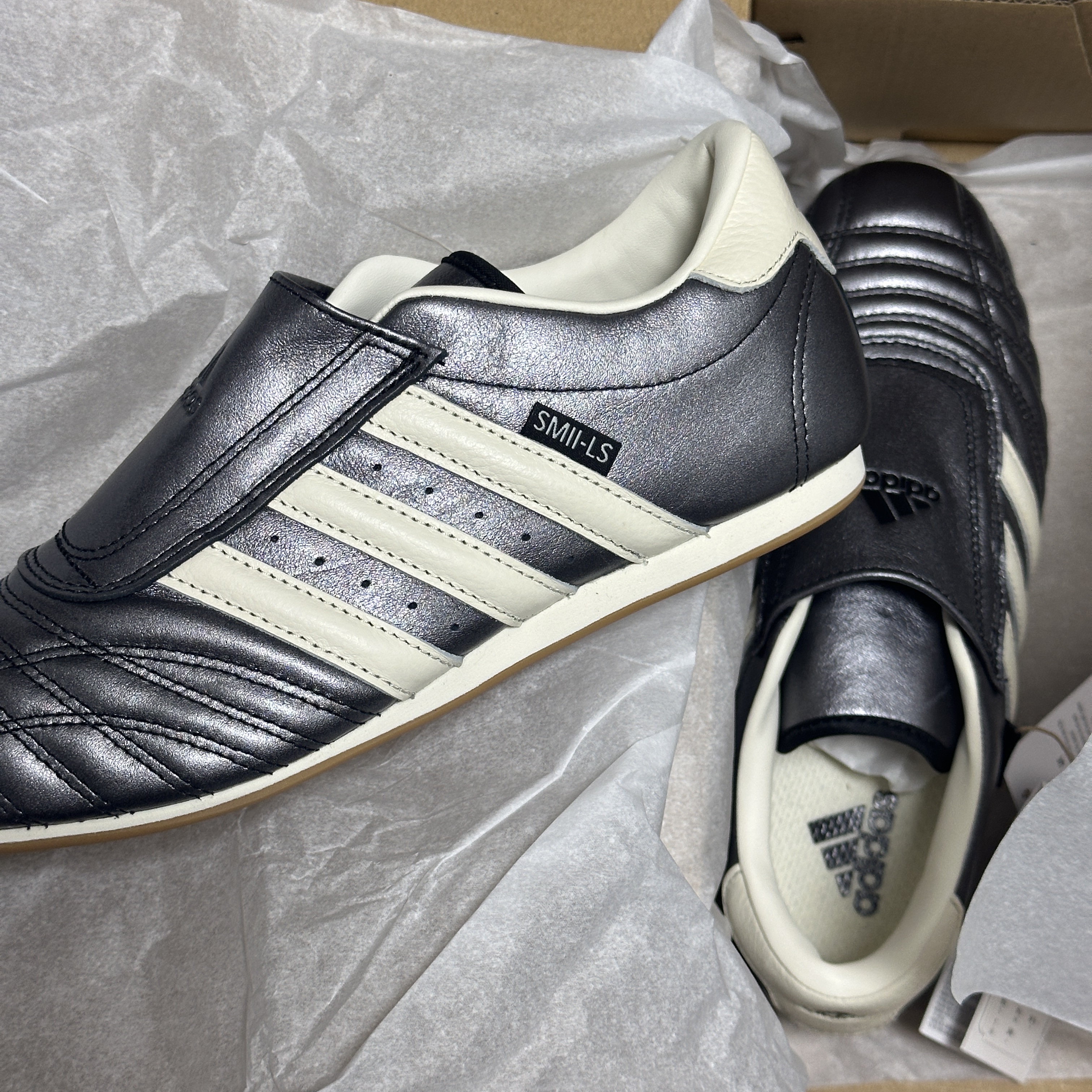 (W) Adidas Taekwondo Core Black Silver Metallic 착용 스타일 - 3