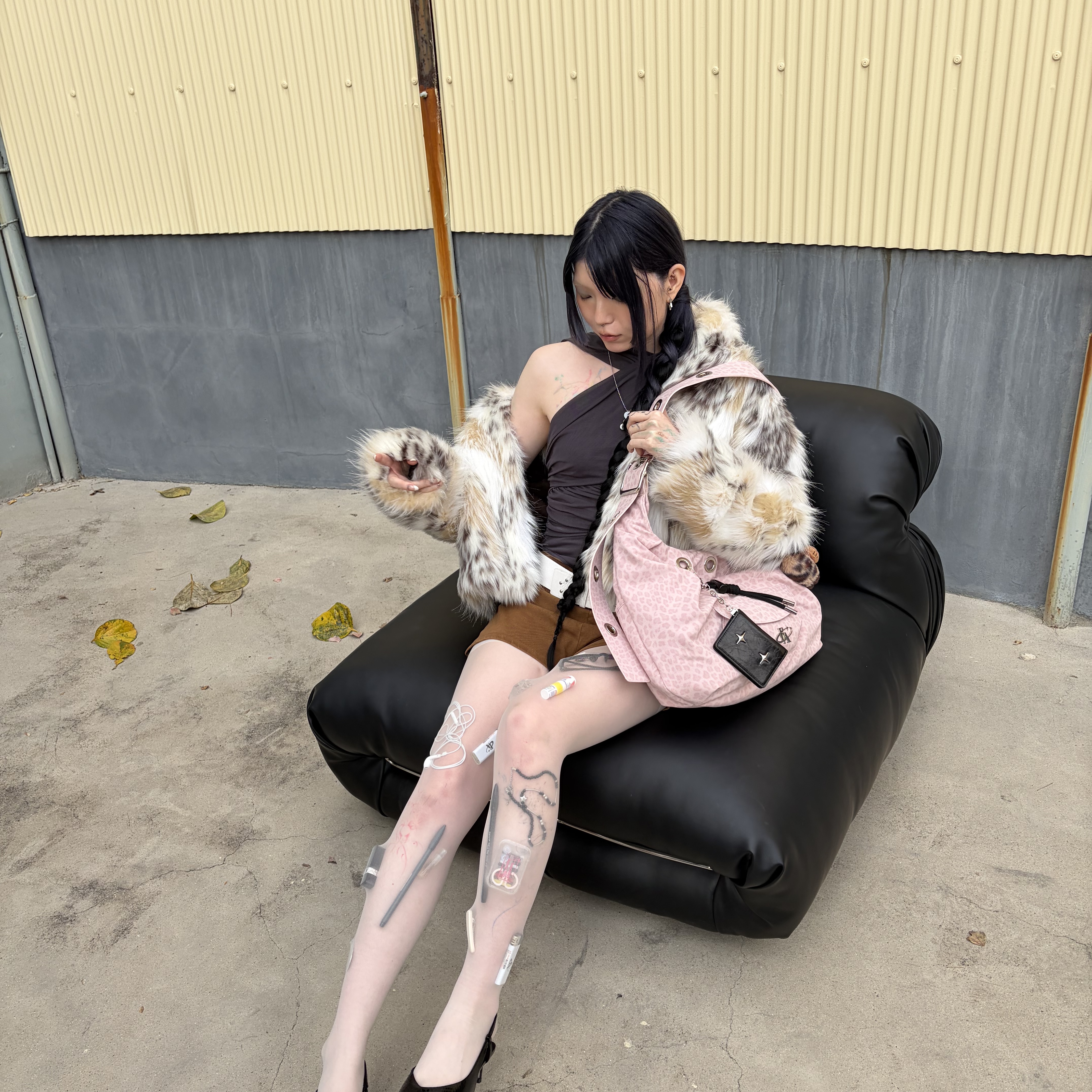 For Appeal Carry All Large Hobo Bag Leopard Pink, For Appeal Carry All Large Hobo Bag Choco Charcoal 착용 스타일 - 4