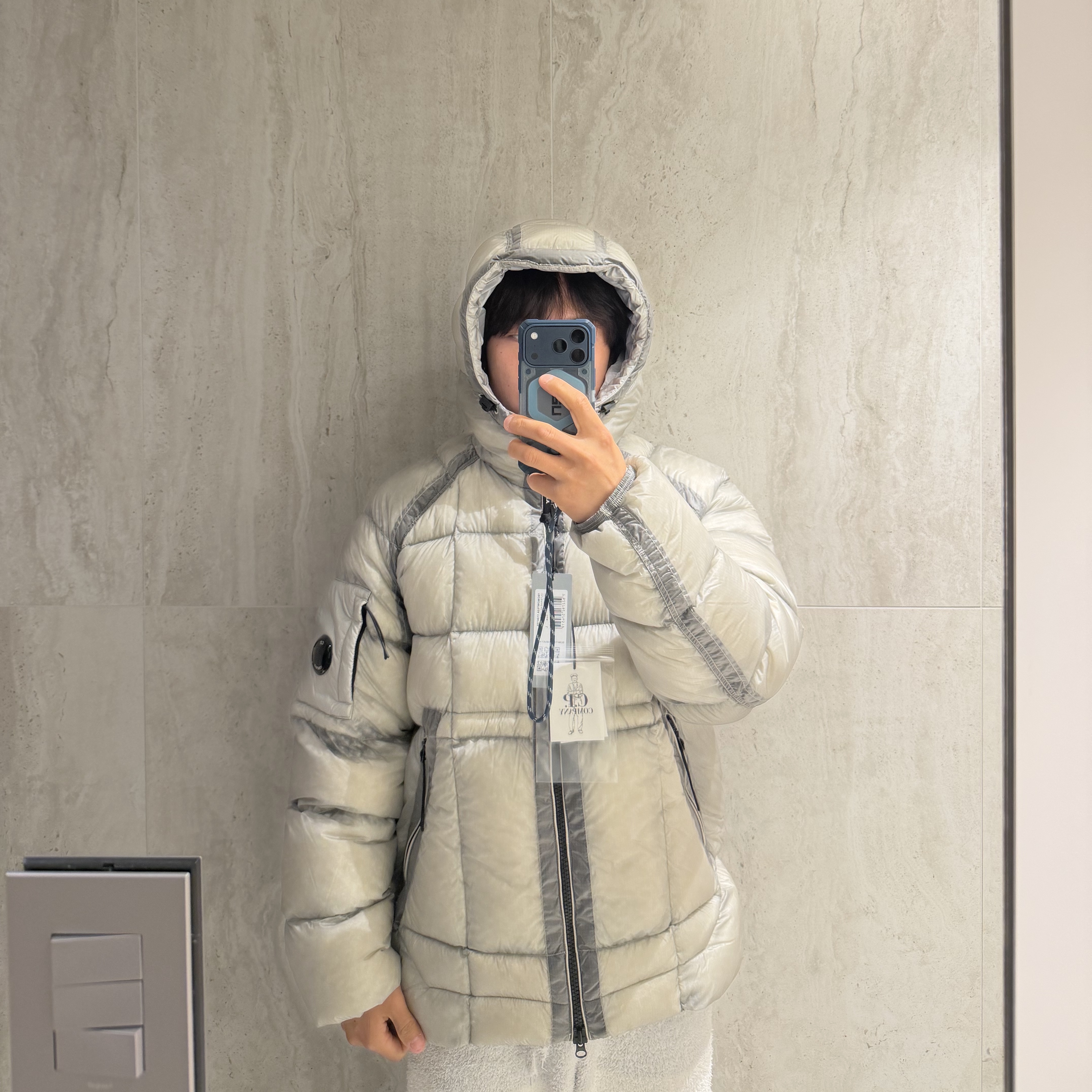 C.P. Company Korea Exclusive D.D. Shell Hooded Down Jacket Lunar Rock - 25FW 착용 스타일
