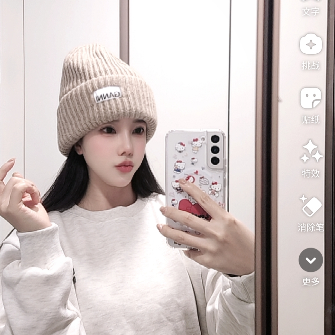 Ganni Wool Beanie Starfish 착용 스타일