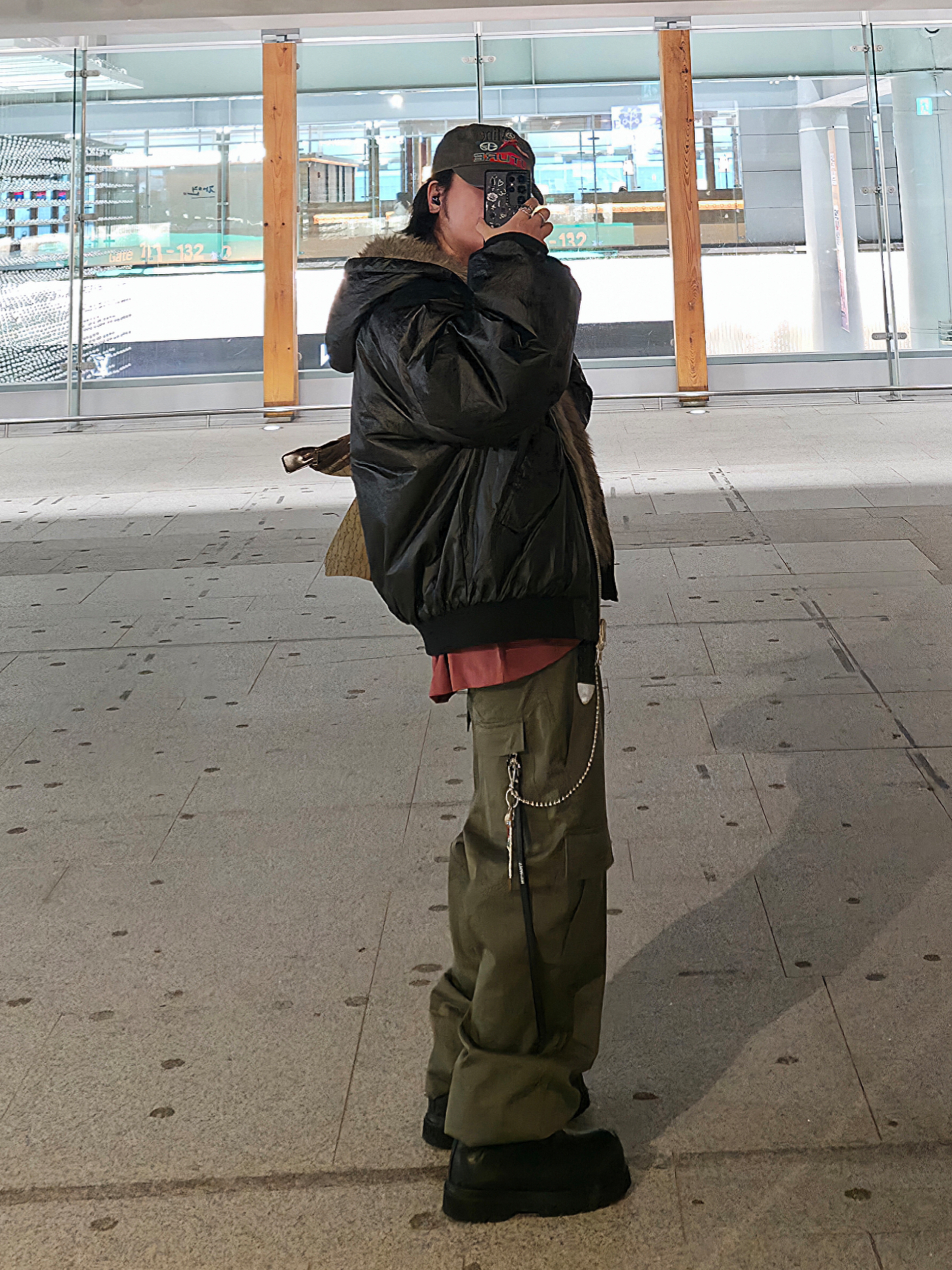 Undermycar Mu.109 Anti Fxxking Logo Play Semi-Wide Cargo Pants Khaki, Farfromwhat Far Weaving Belt Black 착용 스타일 - 2