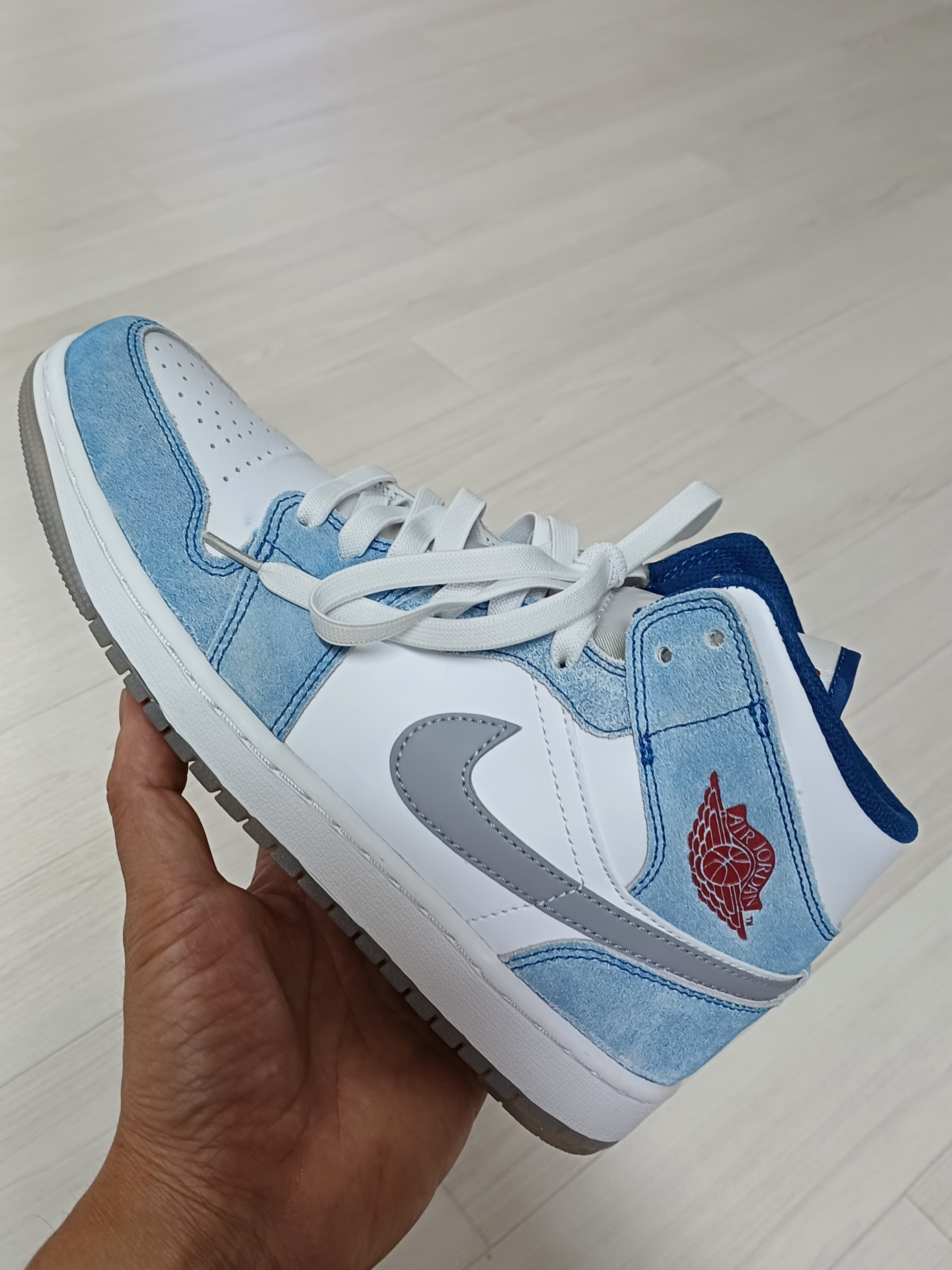 Jordan 1 Mid SE French Blue Fire Red 착용 스타일