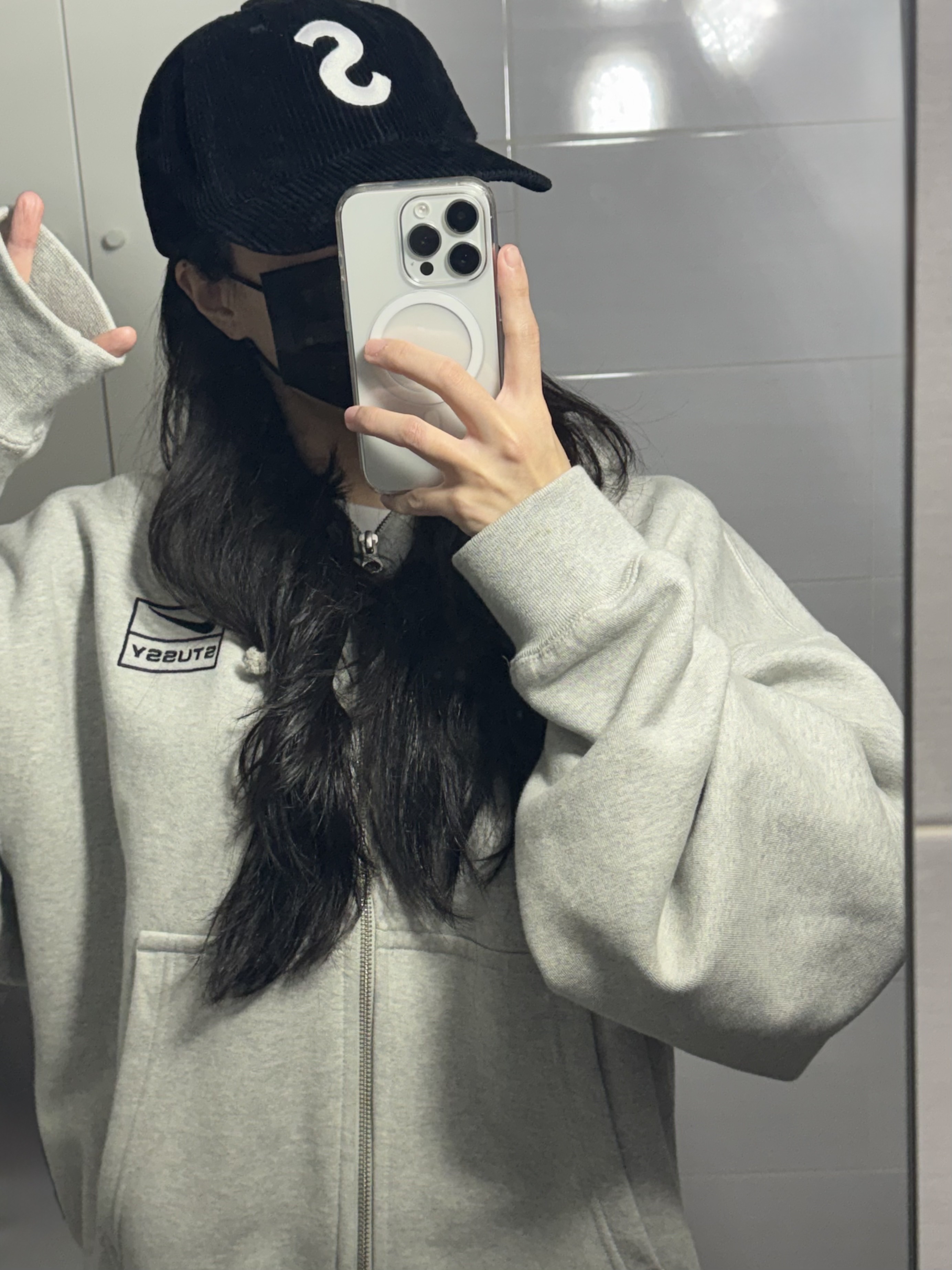 Nike x Stussy Full Zip Fleece Hoodie Grey Heather (FJ9181-050), Supreme Corduroy S Logo 6-Panel Black - 23FW 착용 스타일