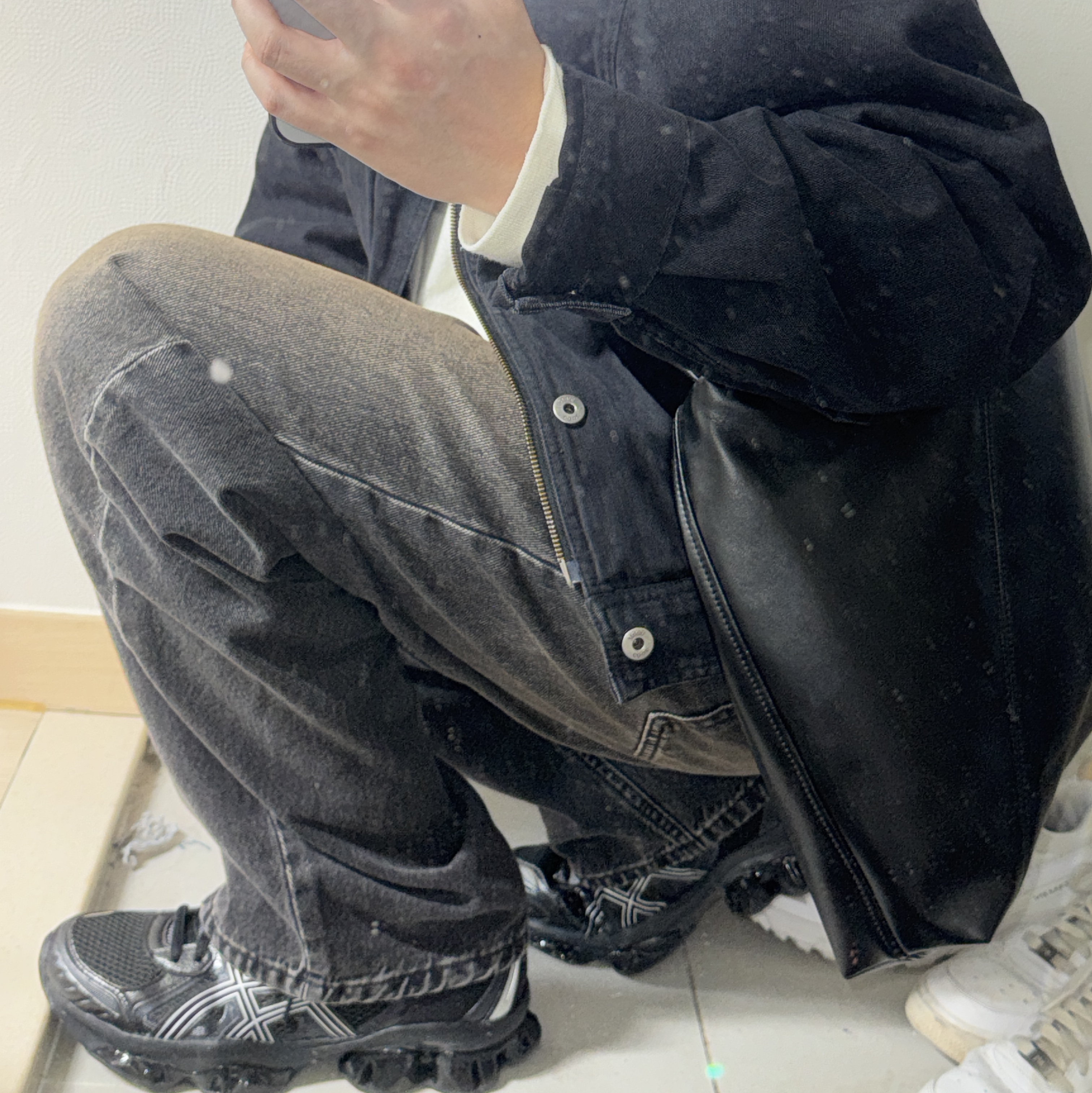 Asics Gel-Quantum Kinetic Graphite Grey Black 착용 스타일