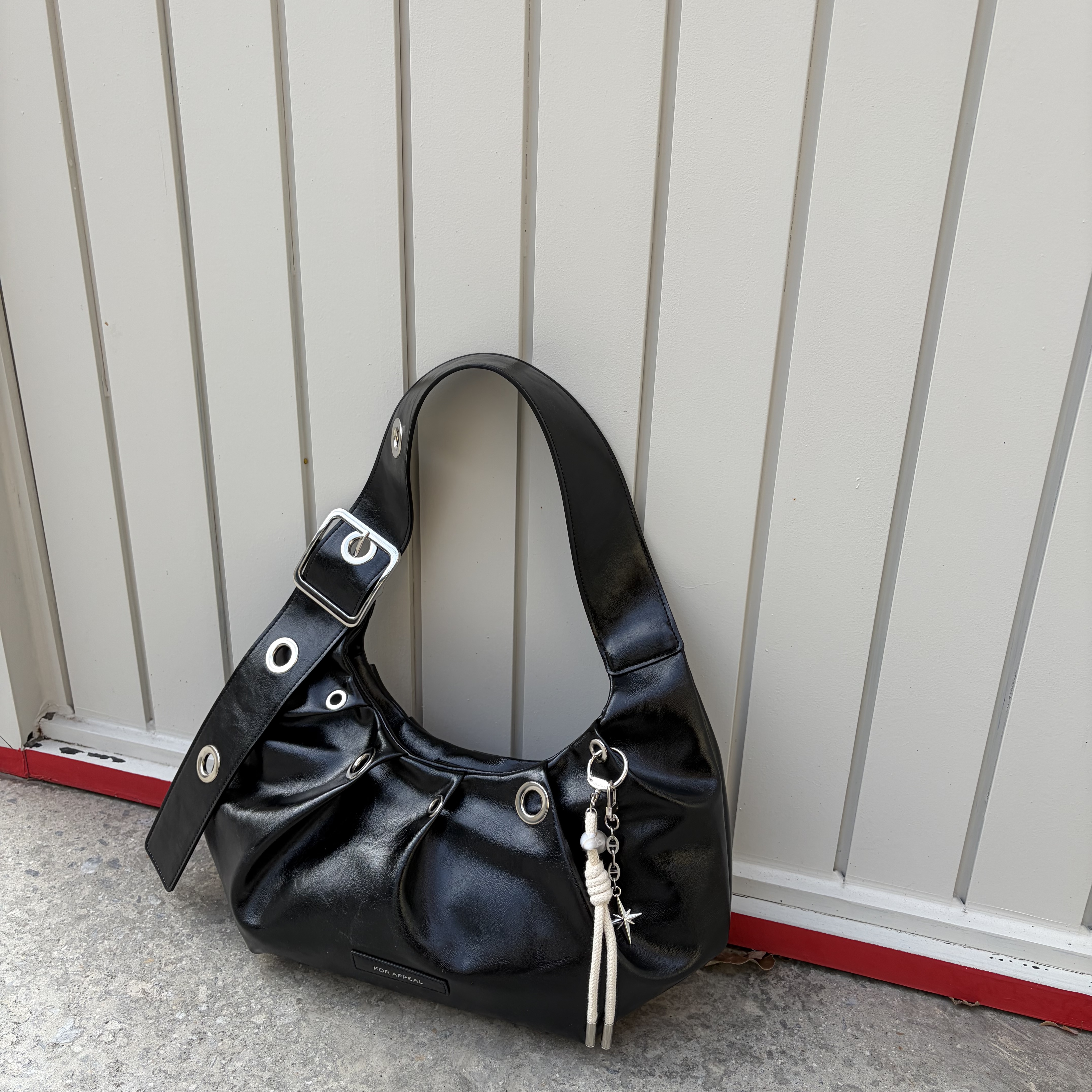 For Appeal Carry Light Hobo Bag  Leopard Pink, For Appeal Carry Light Hobo Bag  Choco Charcoal 착용 스타일 - 4