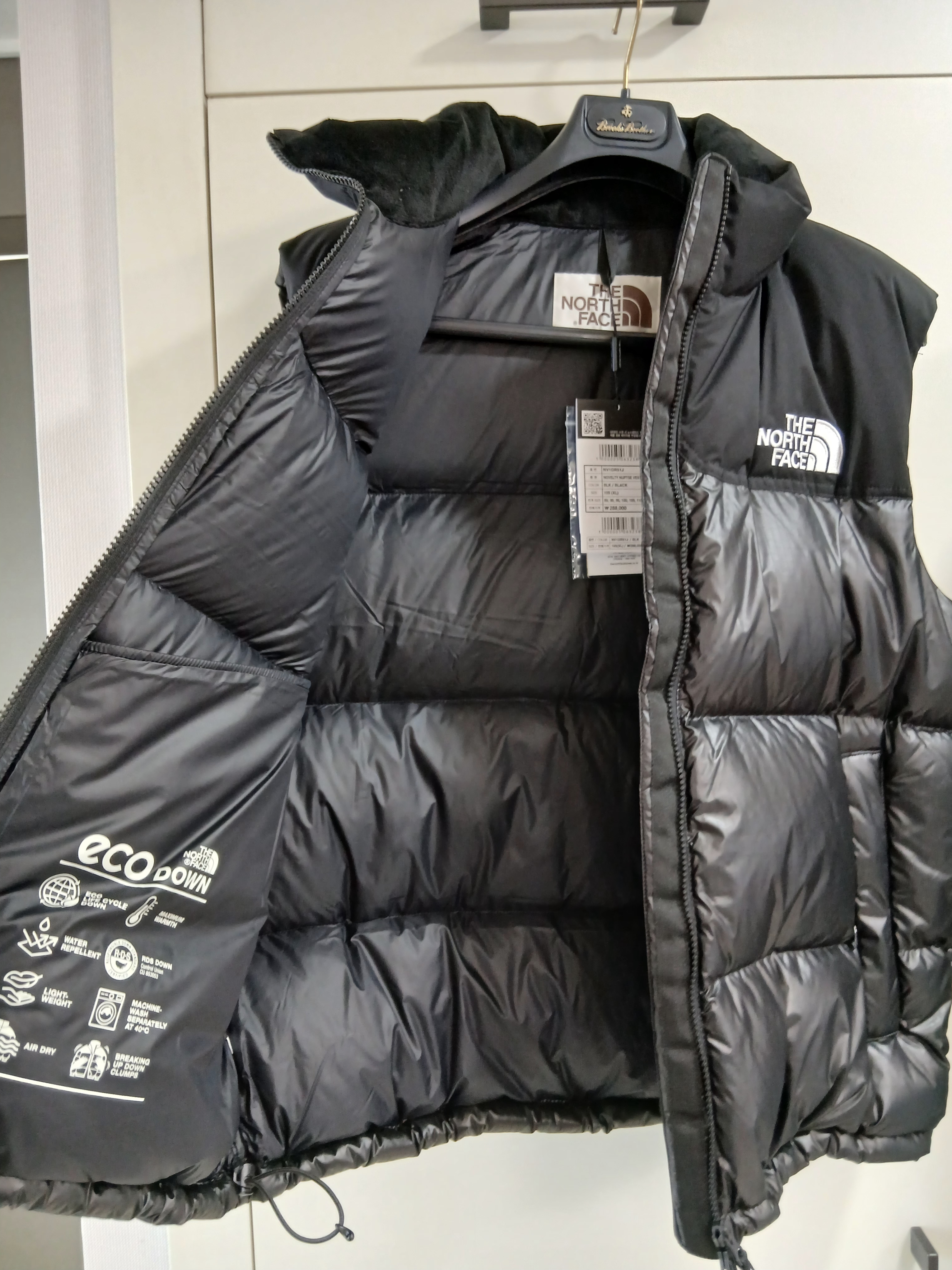 The North Face White Label Novelty Nuptse Down Vest Black, The North Face White Label Novelty Nuptse Down Vest Black 착용 스타일 - 4