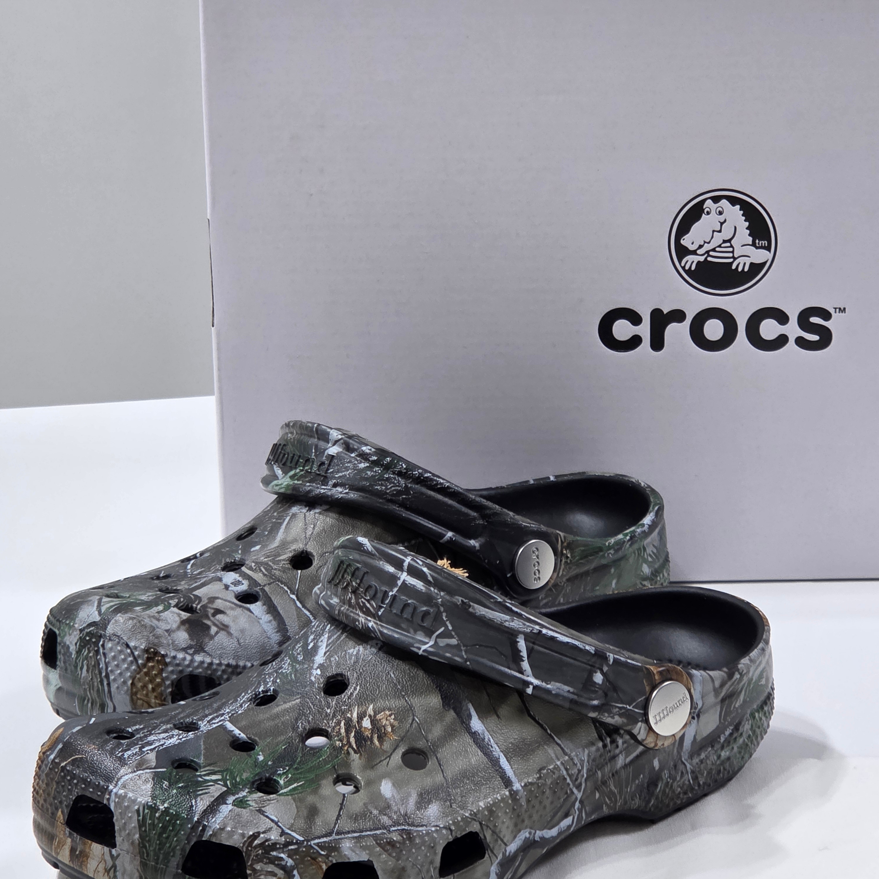 Crocs x JJJJound Classic Clog Realtree Black, Crocs x JJJJound Classic Clog Slate Grey 착용 스타일 - 6