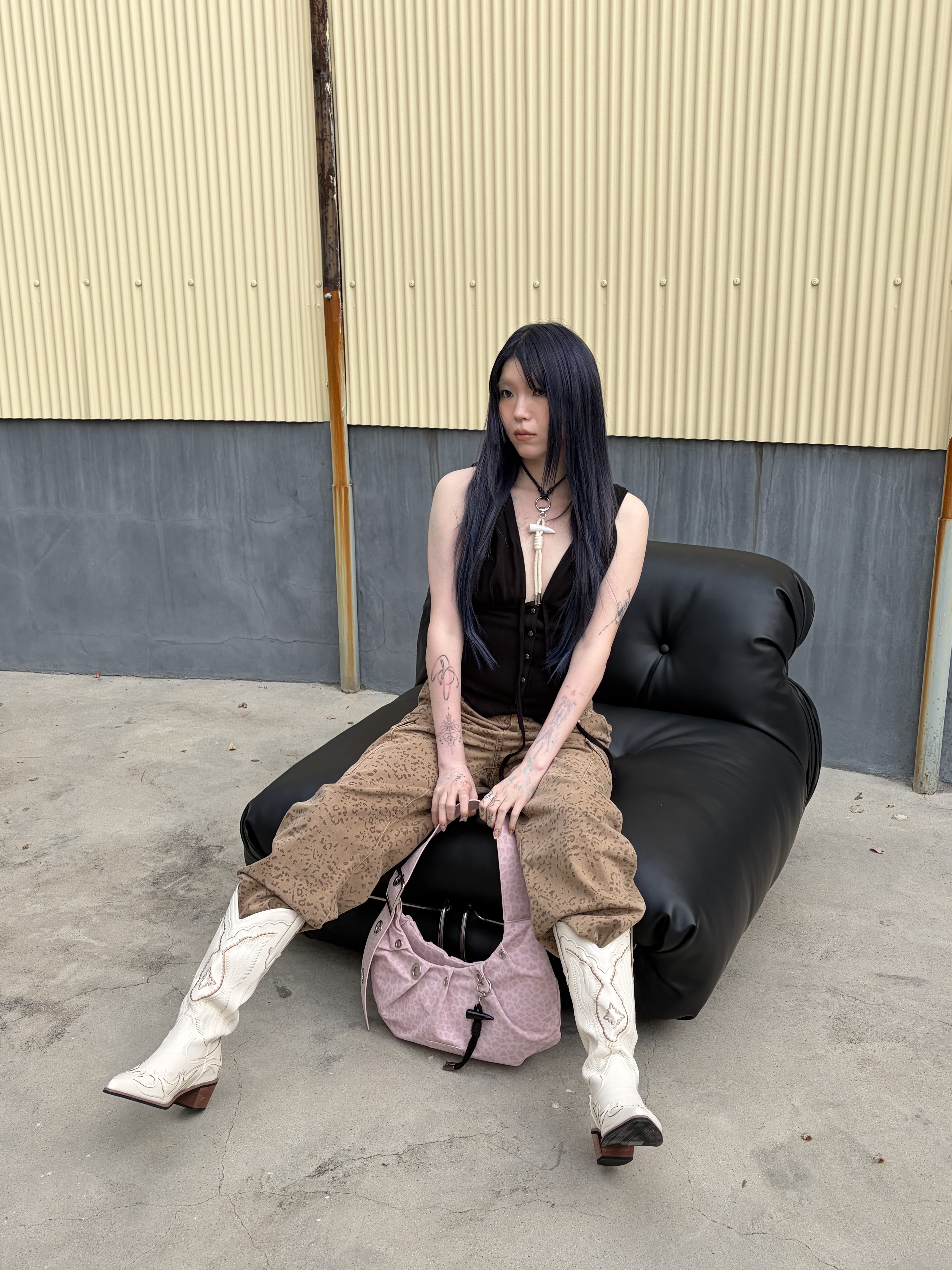 For Appeal Carry Light Hobo Bag  Leopard Pink, For Appeal Carry Light Hobo Bag  Choco Charcoal 착용 스타일 - 3