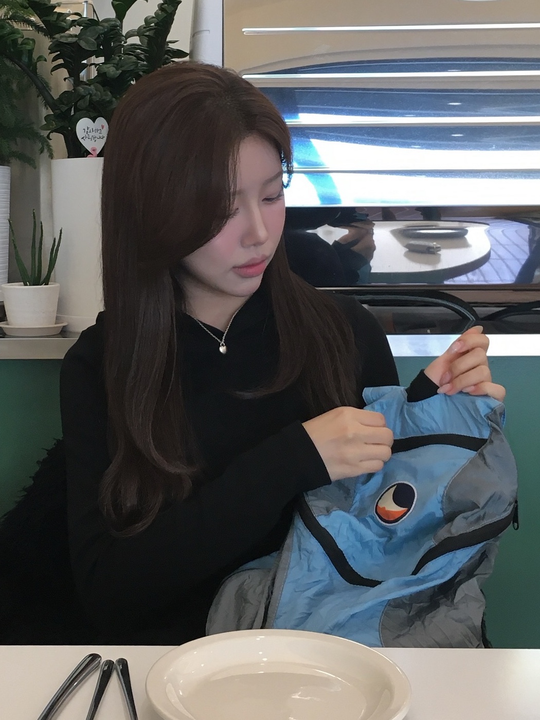 Ticket to the Moon Mini Backpack Sky Blue Light Grey (15L) 착용 스타일