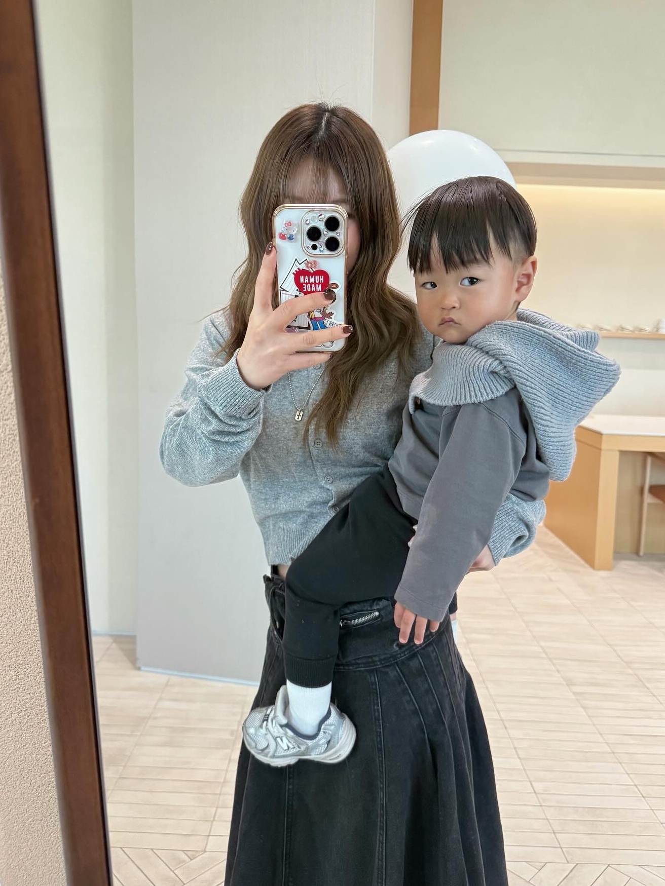 Human Made HM iPhone 16 Pro Case Black 착용 스타일