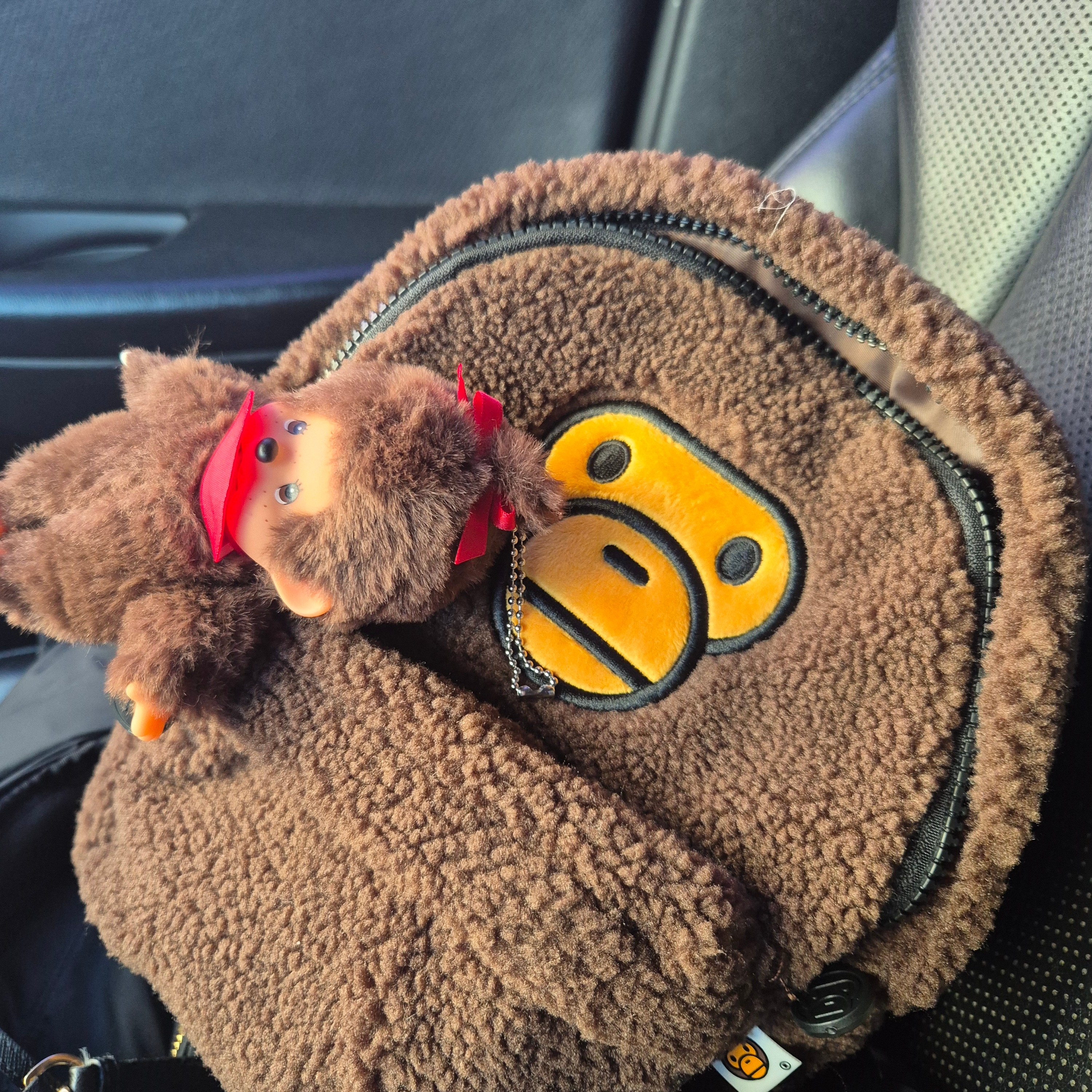 BAPE Baby Milo Mini Fur Backpack Brown 착용 스타일