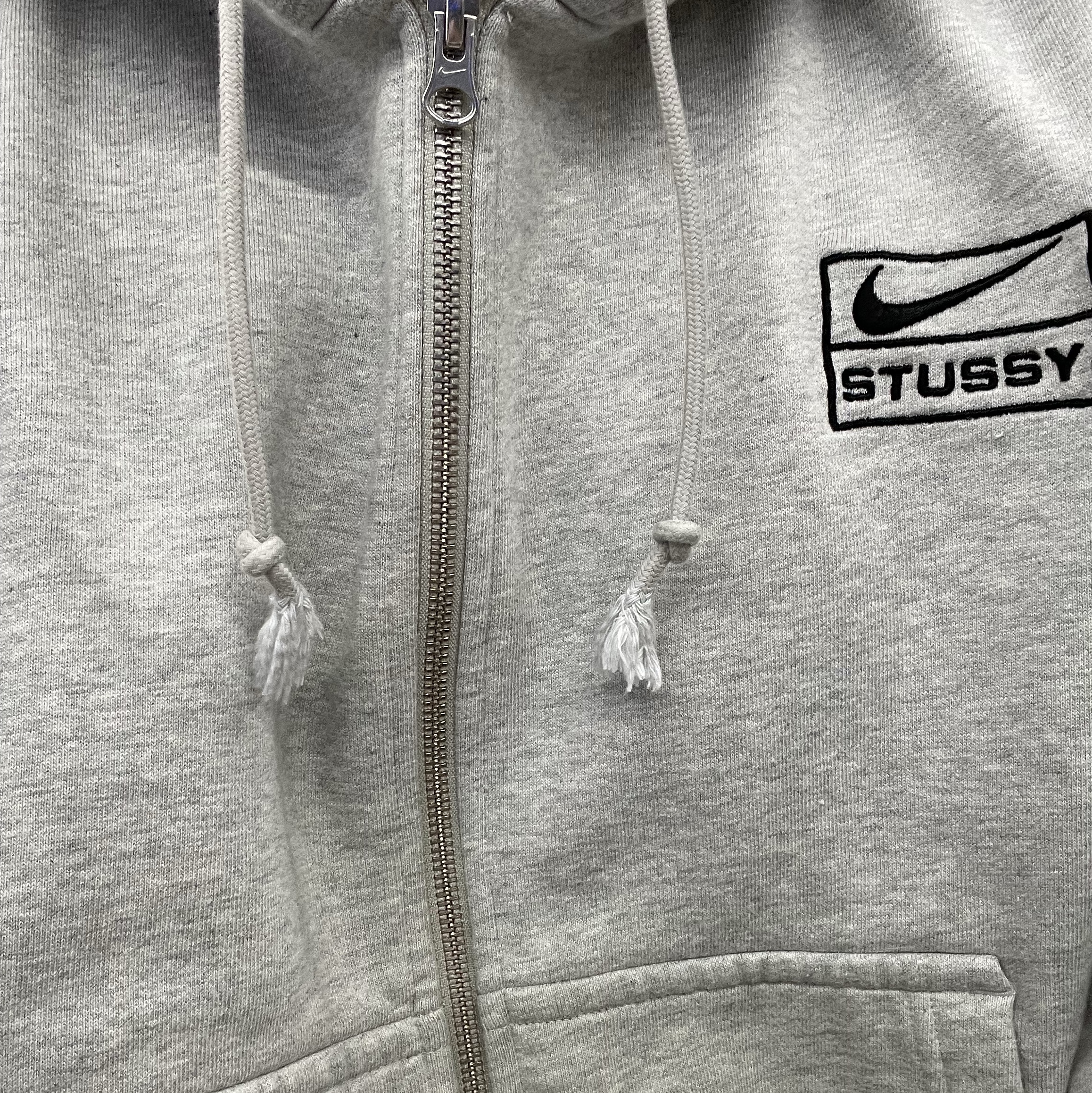Nike x Stussy Full Zip Fleece Hoodie Grey Heather (FJ9181-050) 착용 스타일
