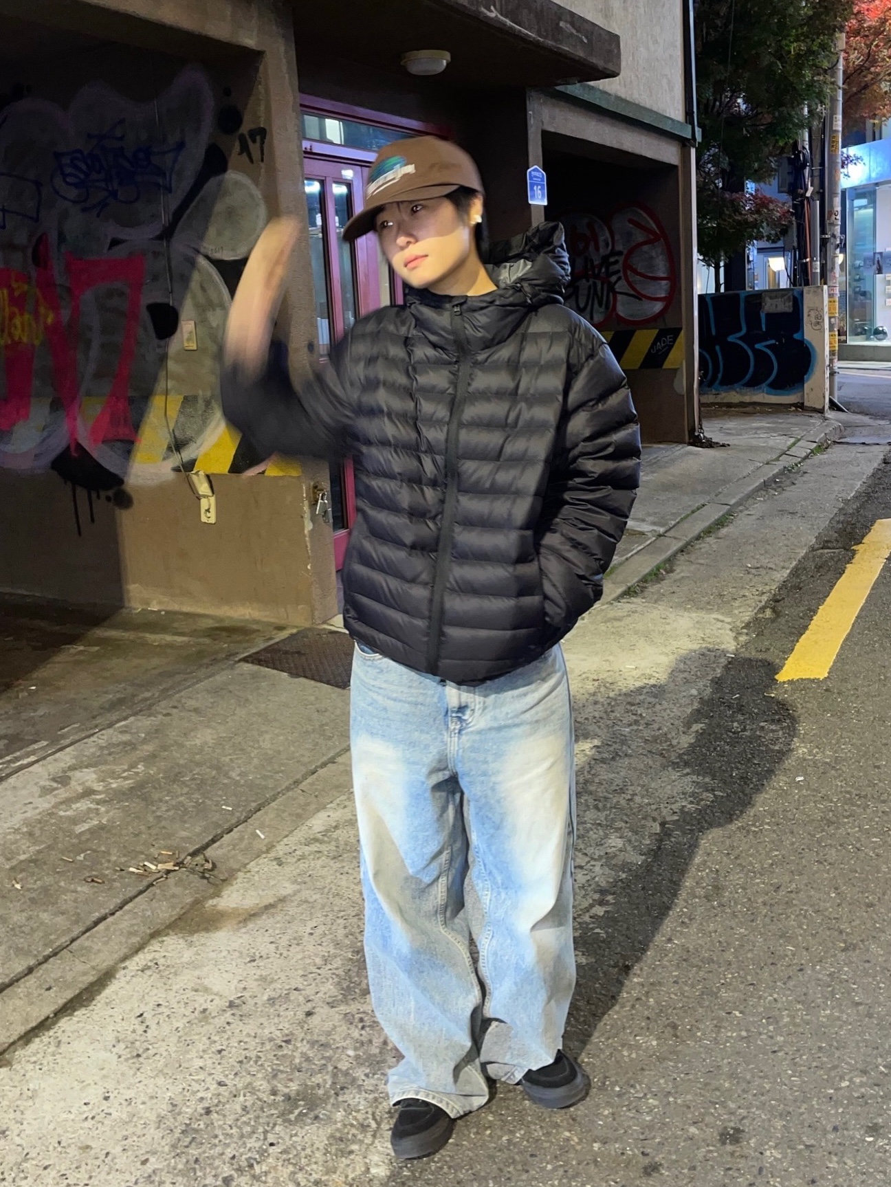 QT8 GARMENTS Duck Down Lightweight Jacket Black 착용 스타일 - 2