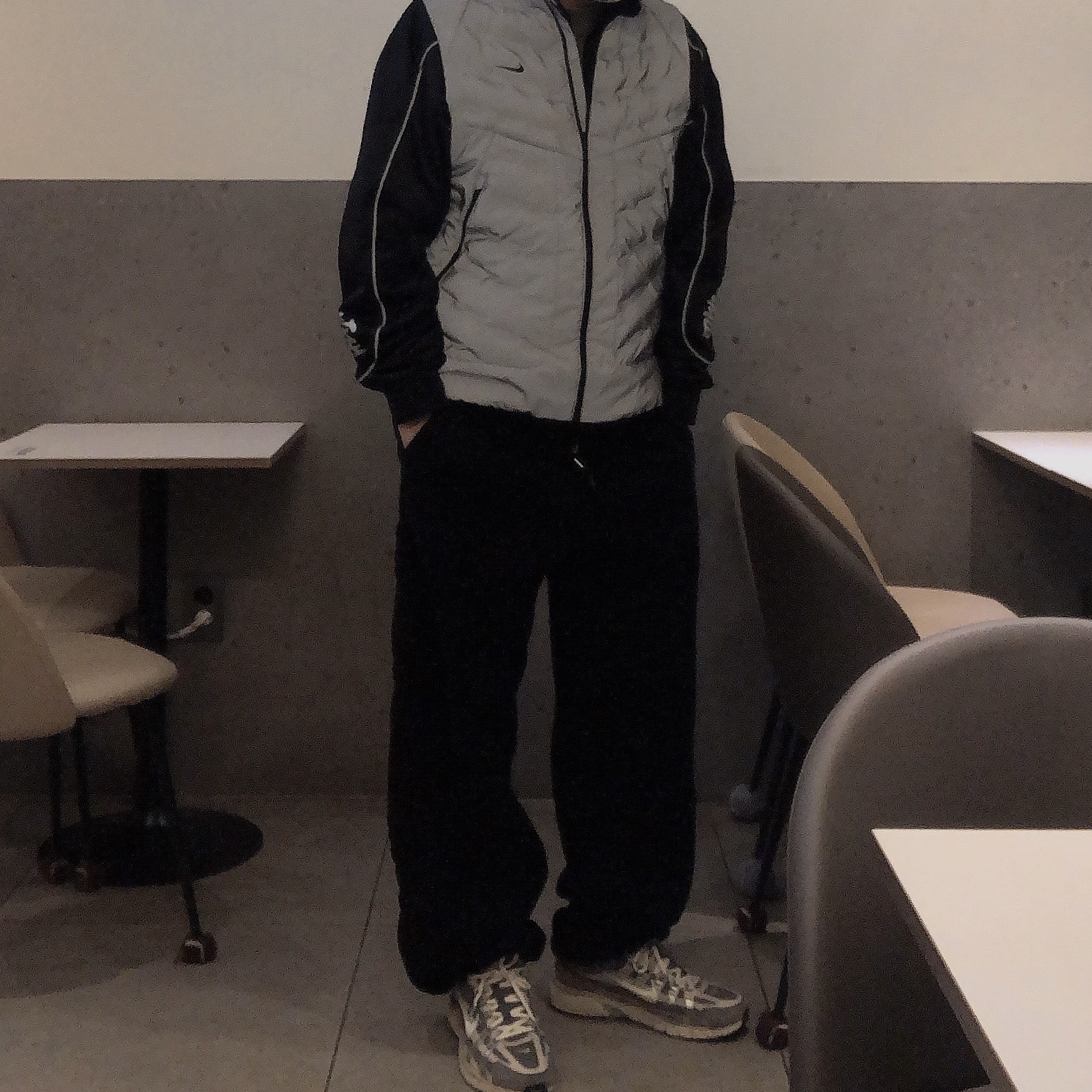 Uniqlo x Needles Fleece Wide Pants Longer Length Black - JP, Darkr8m Studio x Hardhitters Refelective Track Top Black 착용 스타일 - 1