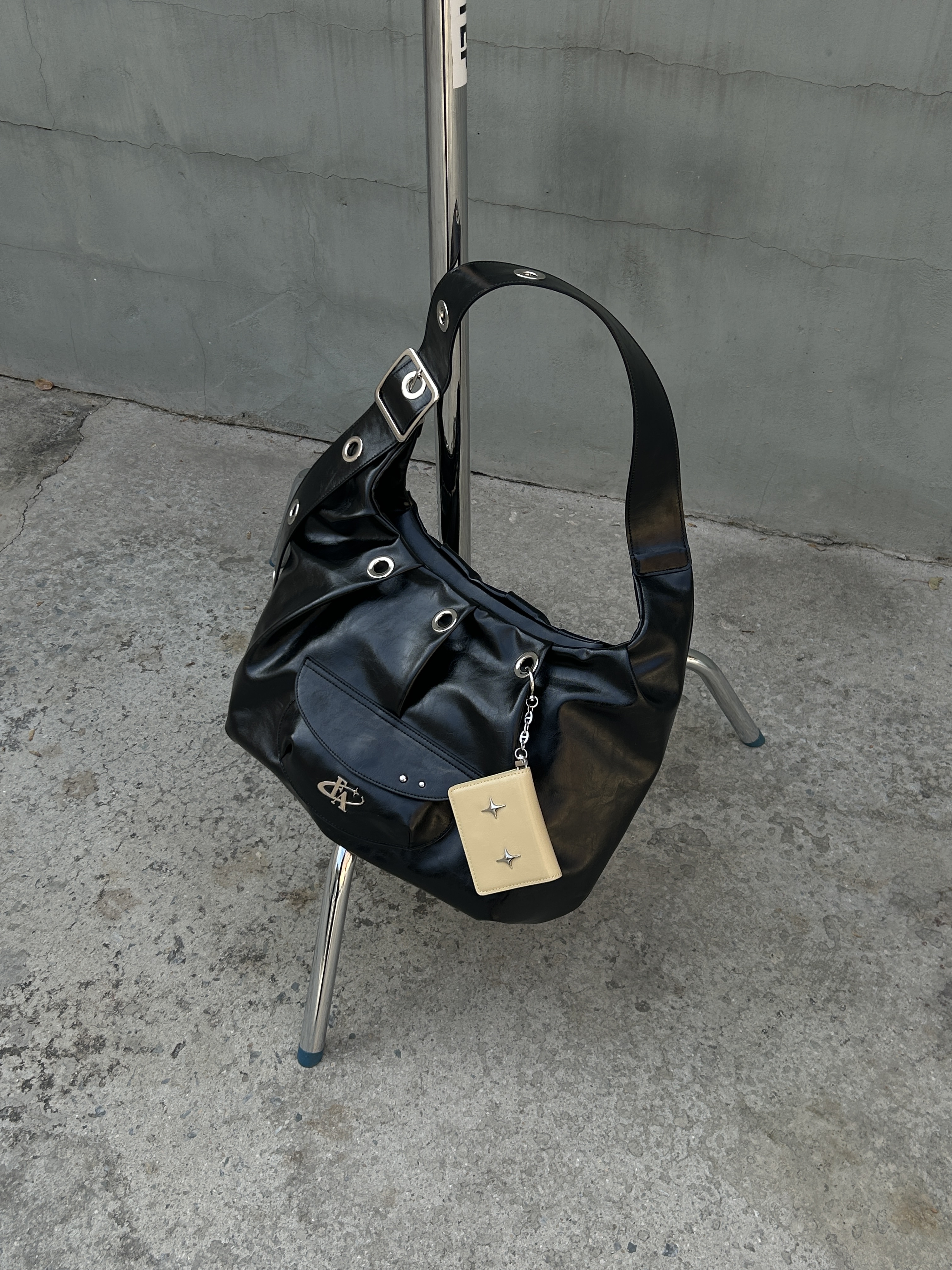 For Appeal Carry All Large Hobo Bag Leopard Pink, For Appeal Carry All Large Hobo Bag Black 착용 스타일 - 4