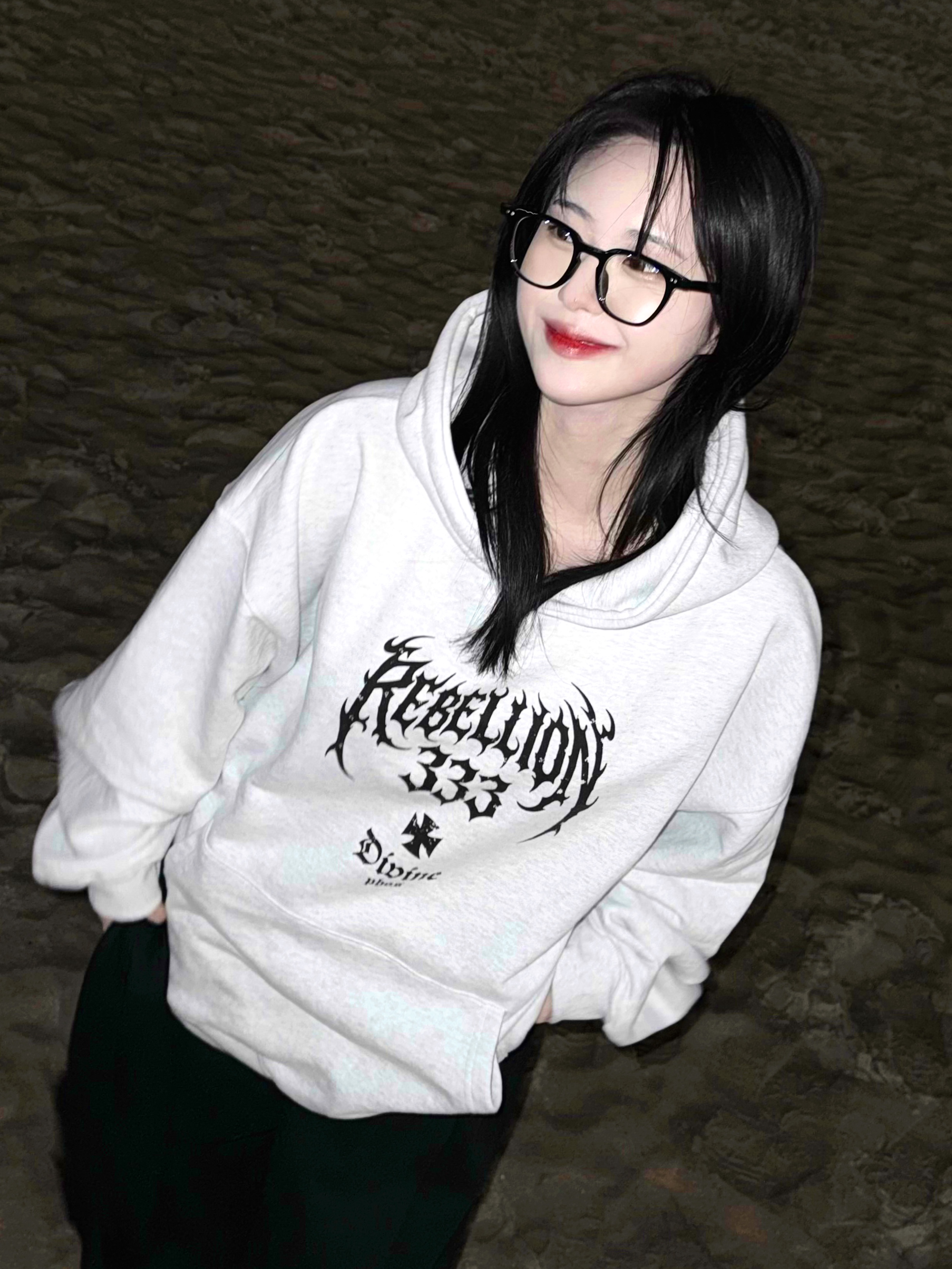 PHOS333 Rebellion 333 Hoodie Melange White, PHOS333 Rebellion 333 Hoodie Black 착용 스타일 - 1