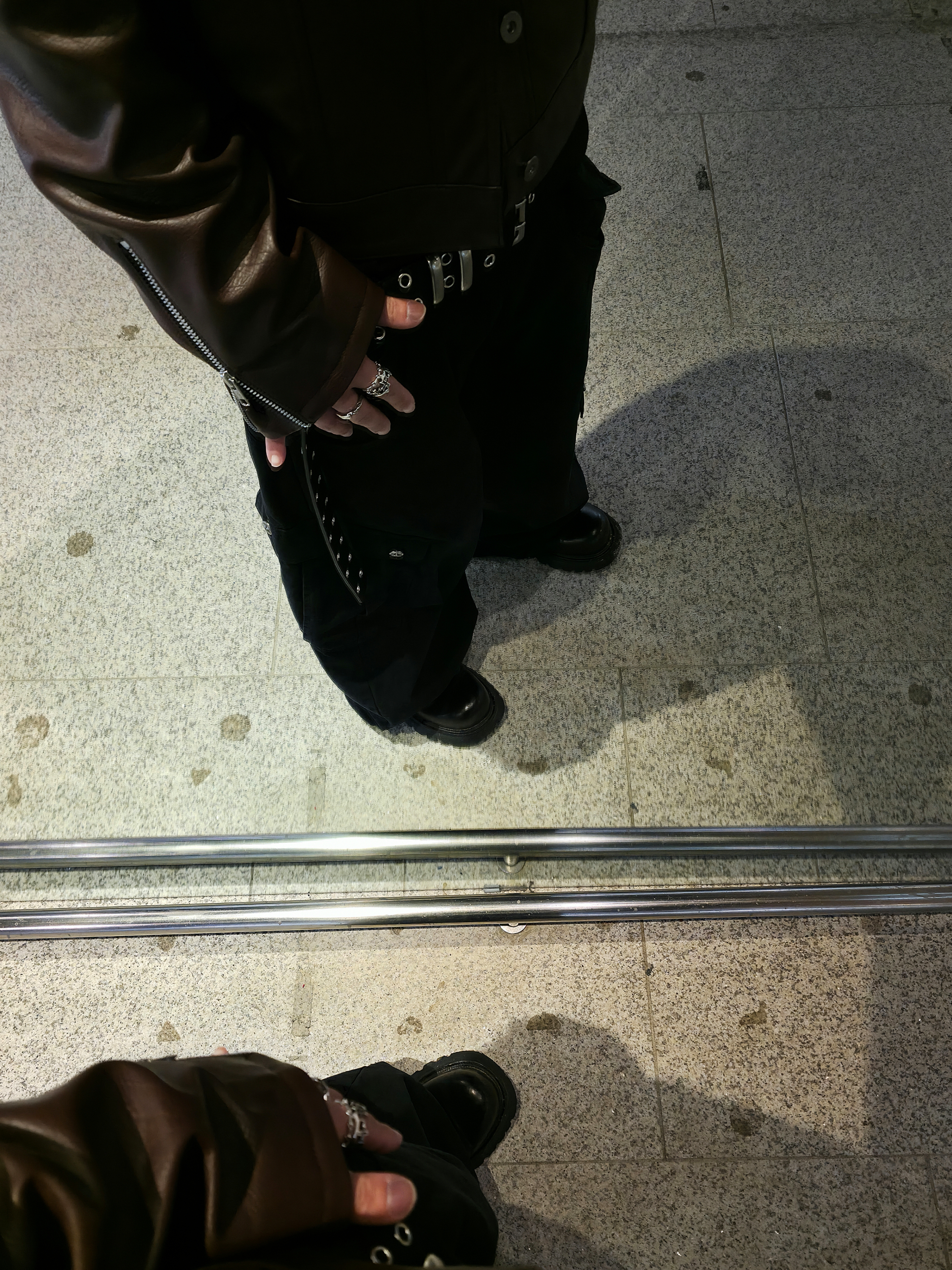 Haleine Trucker Faux Leather Jacket Burgundy (WJ346), Aoiro x Pog Service Hikari M65 Curved Pants Vintage Black 착용 스타일 - 9