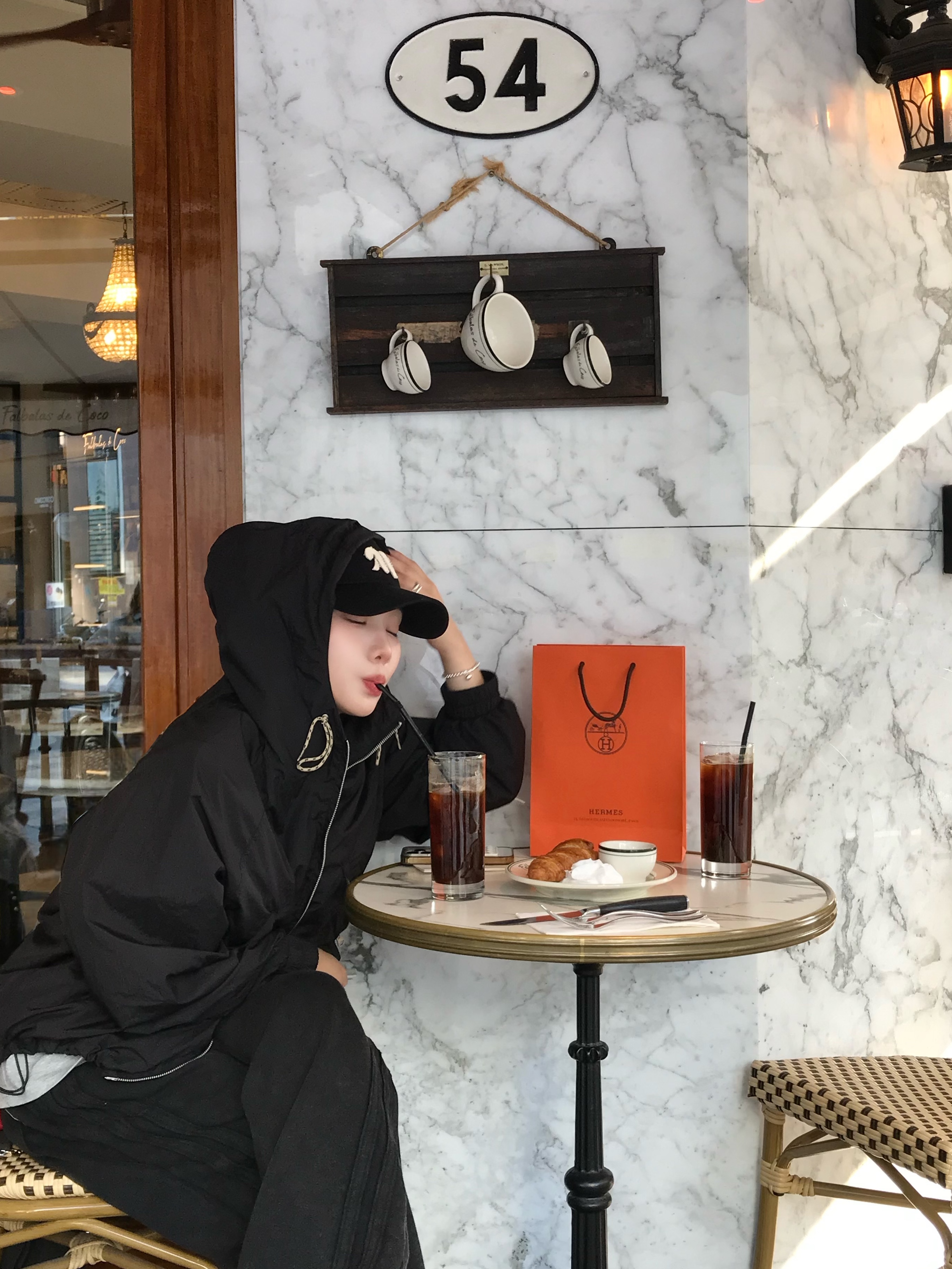 QT8 GARMENTS Nostalgia Windbreaker Black 착용 스타일 - 3