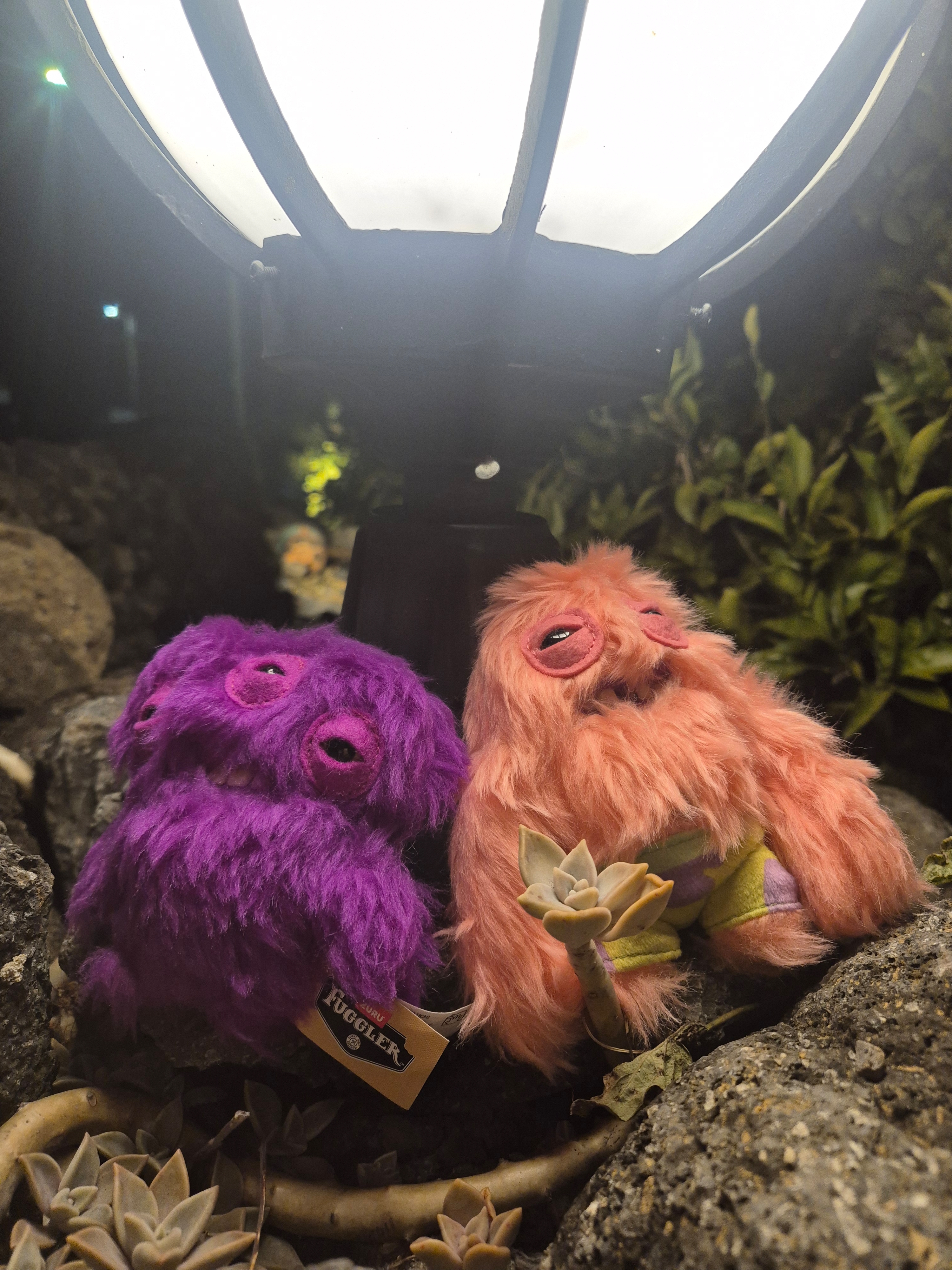 Fuggler Annoyed Alien Keyring Purple, Fuggler x SpongeBob Patrick Star Keyring Pink 착용 스타일