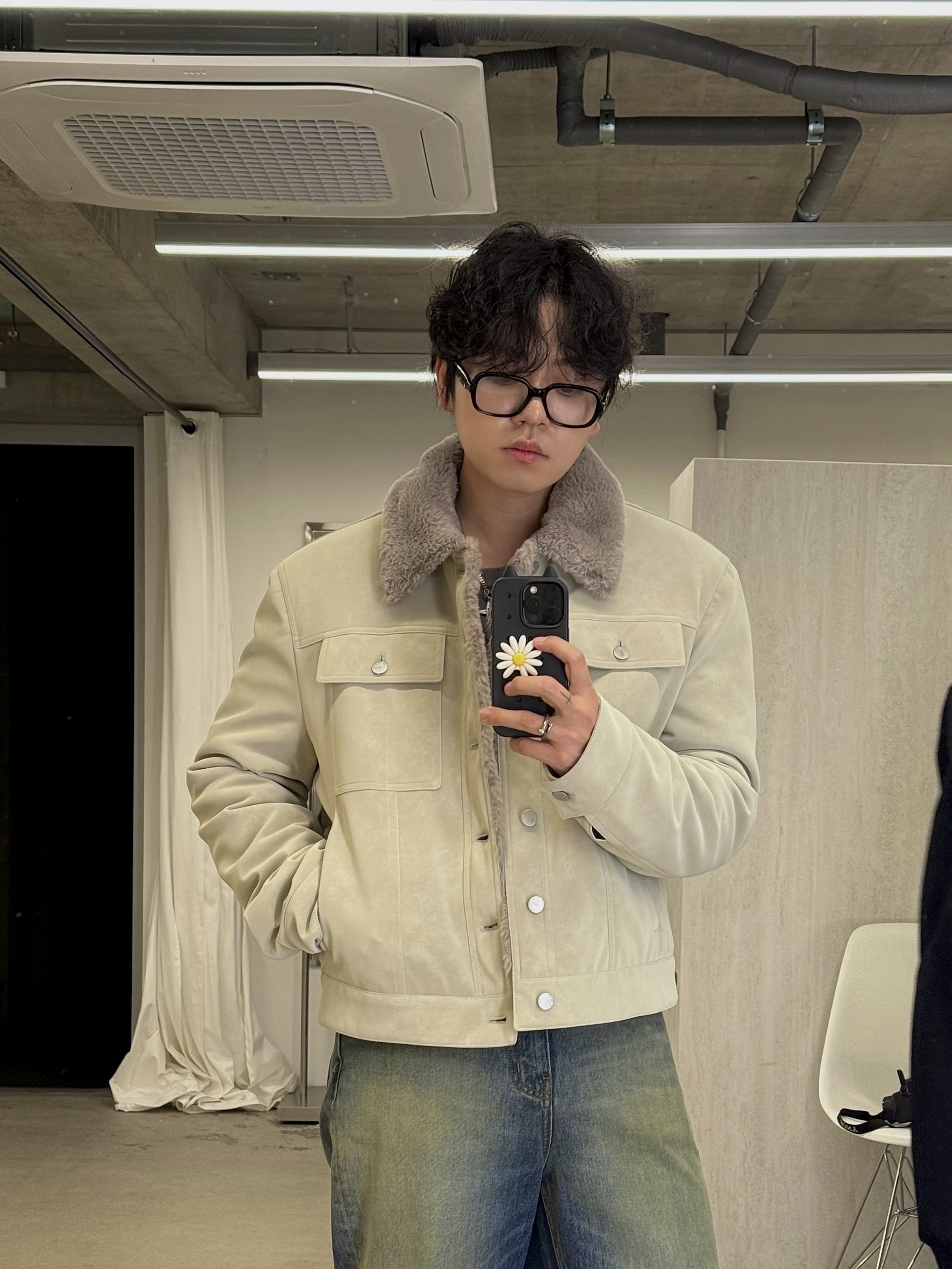 Haleine Wool Cashmere High Neck Coat Black (WJ423), Haleine Semi Wide Bootcut Mud Washed Jean (WB405) 착용 스타일 - 6