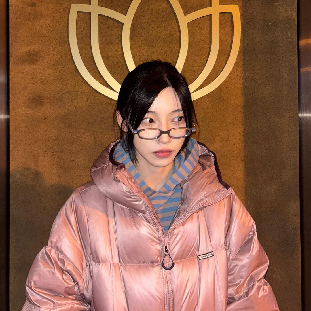 Thevinylhouse Hooded Duck Down Jacket Pink 착용 스타일