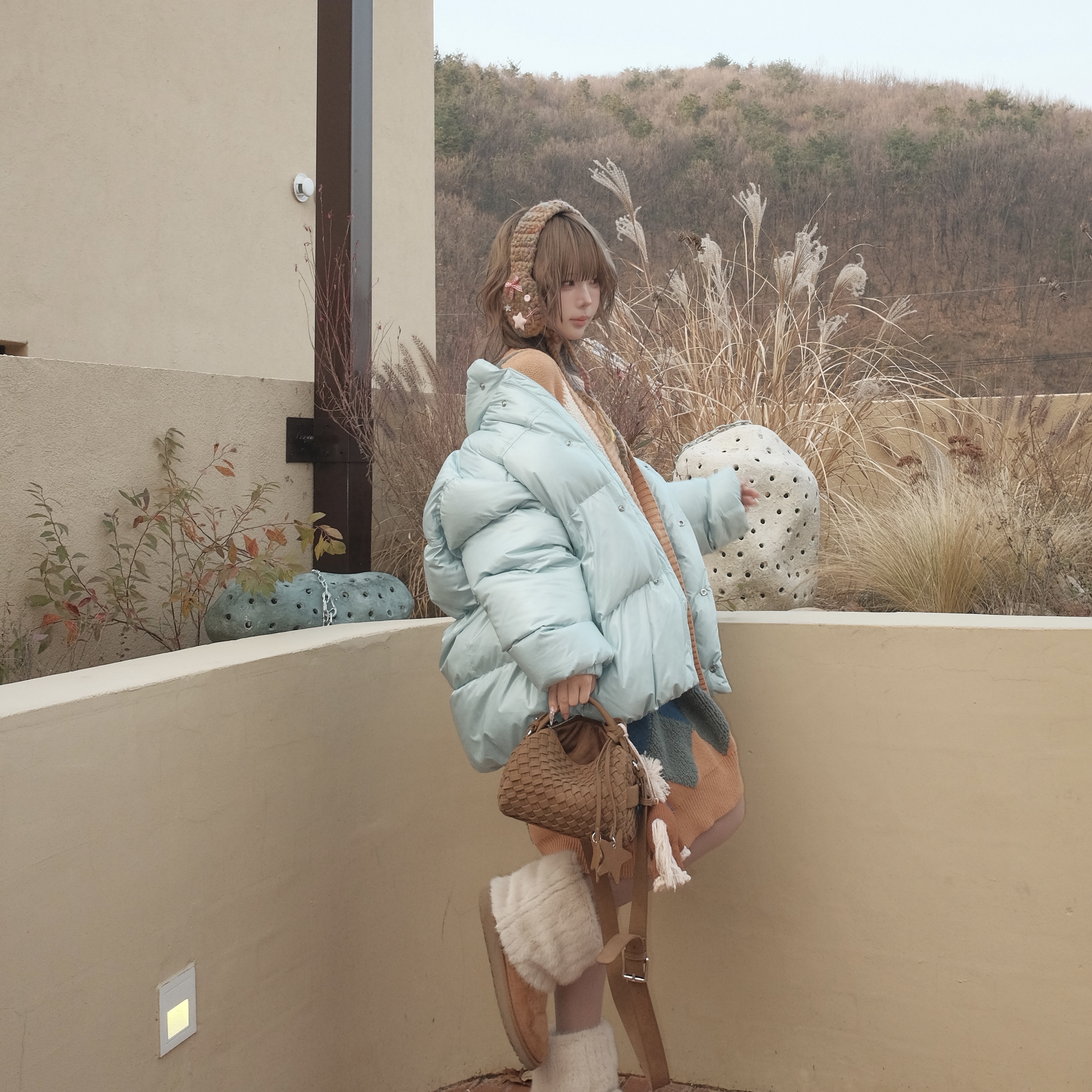 UGG Classic Mini Boots Chestnut 착용 스타일 - 2