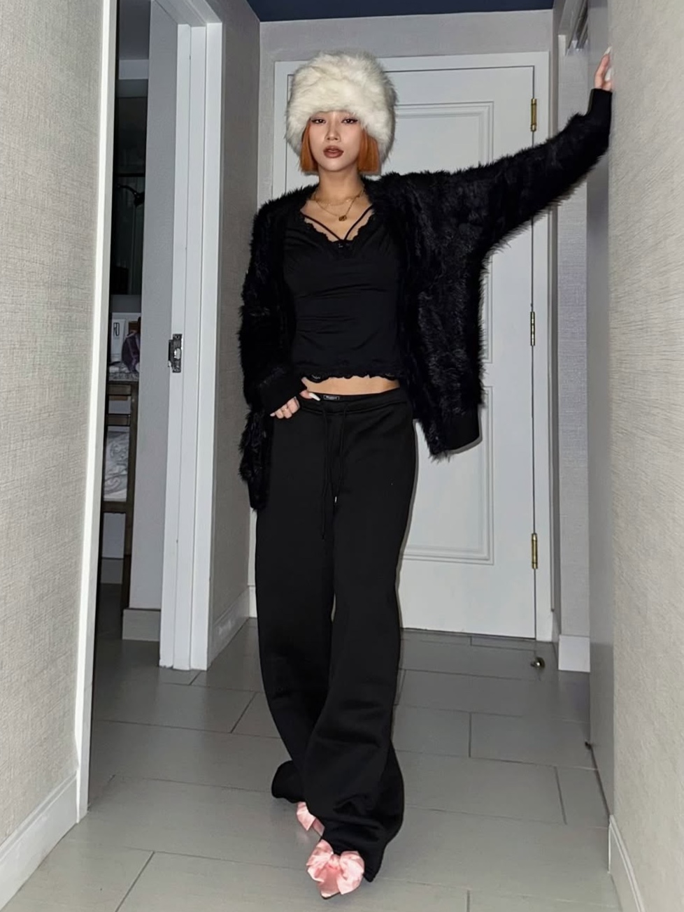 PHOS333 Hairy Cardigan Black, PHOS333 Hairy Cardigan Beige 착용 스타일 - 3