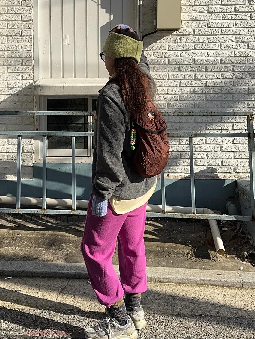 Ticket To The Moon Mini Backpack 15L Chocolate 착용 스타일