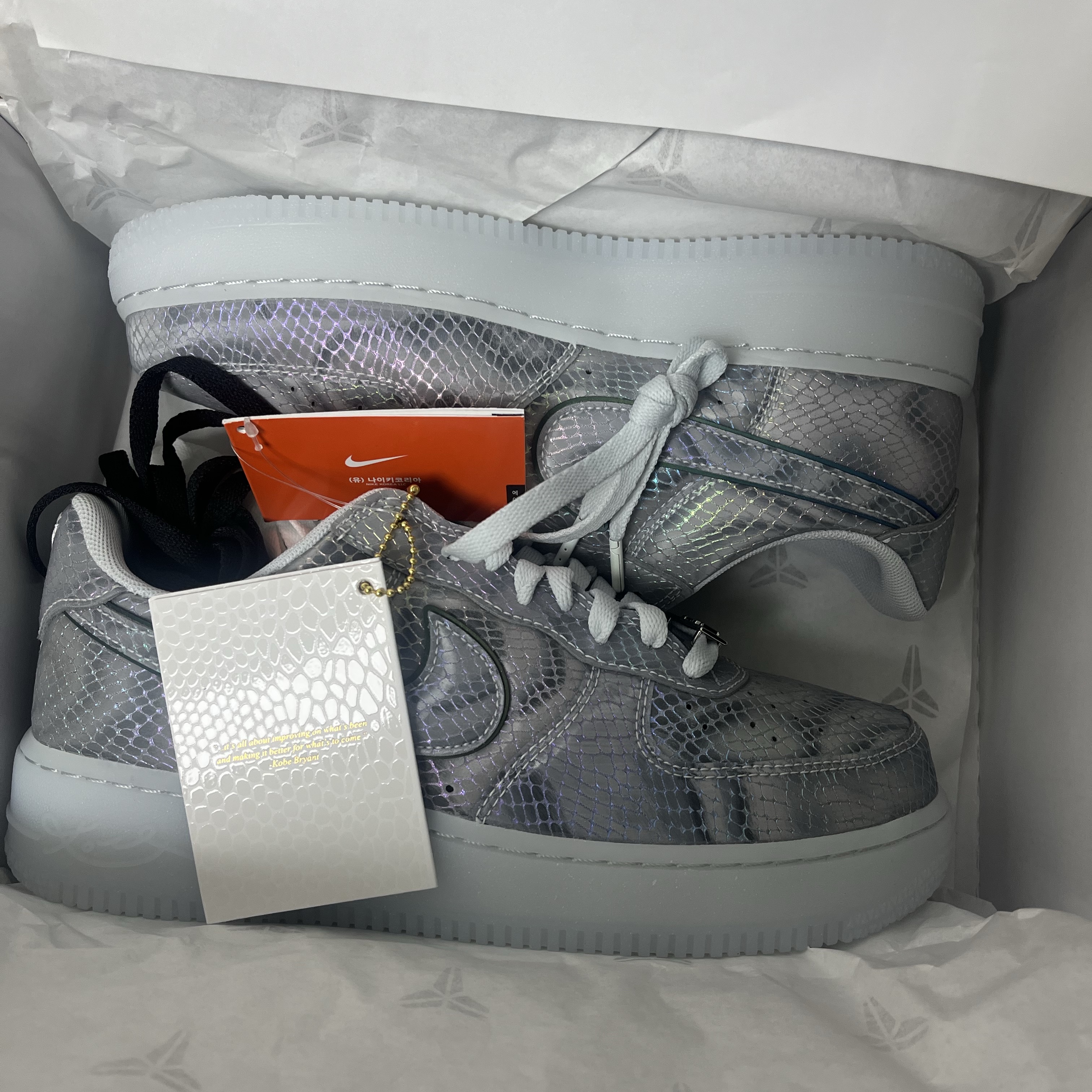 Nike x Kobe Bryant Air Force 1 Low Lenticular 착용 스타일