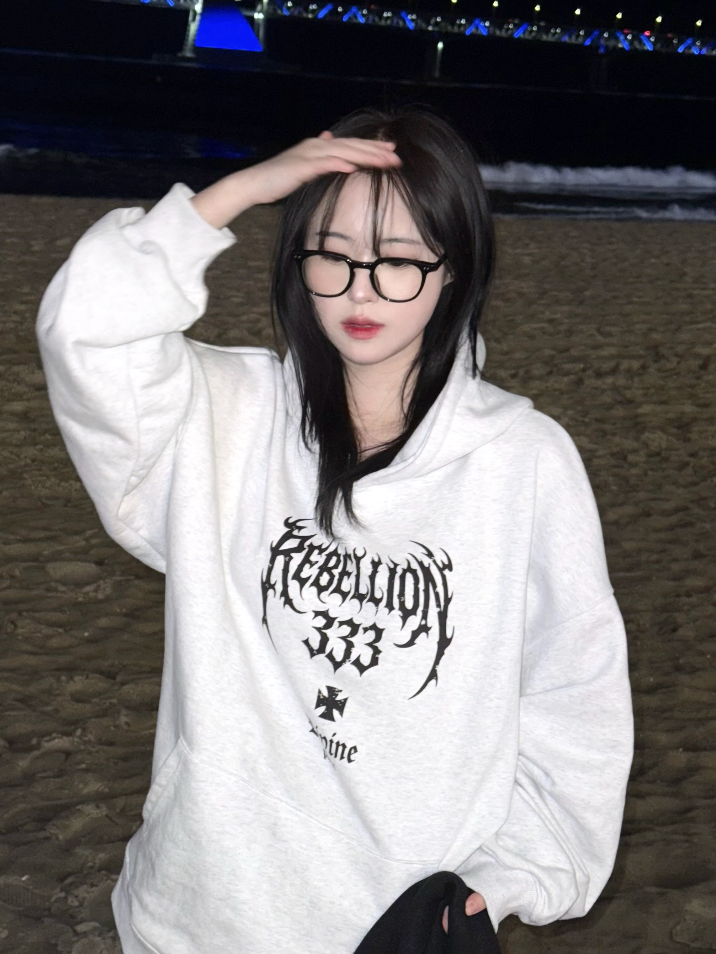 PHOS333 Rebellion 333 Hoodie Melange White, PHOS333 Rebellion 333 Hoodie Black 착용 스타일 - 3