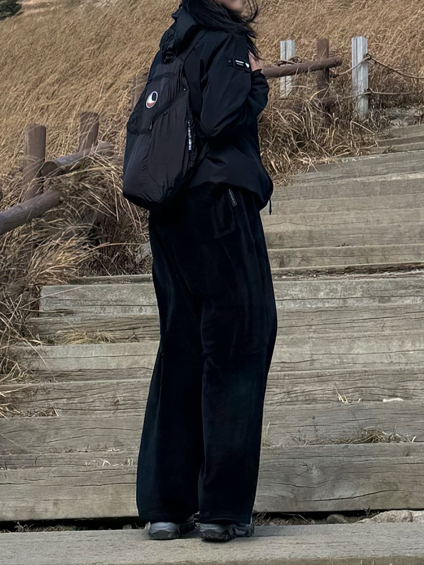 Ticket To The Moon Mini Backpack 15L Black 착용 스타일