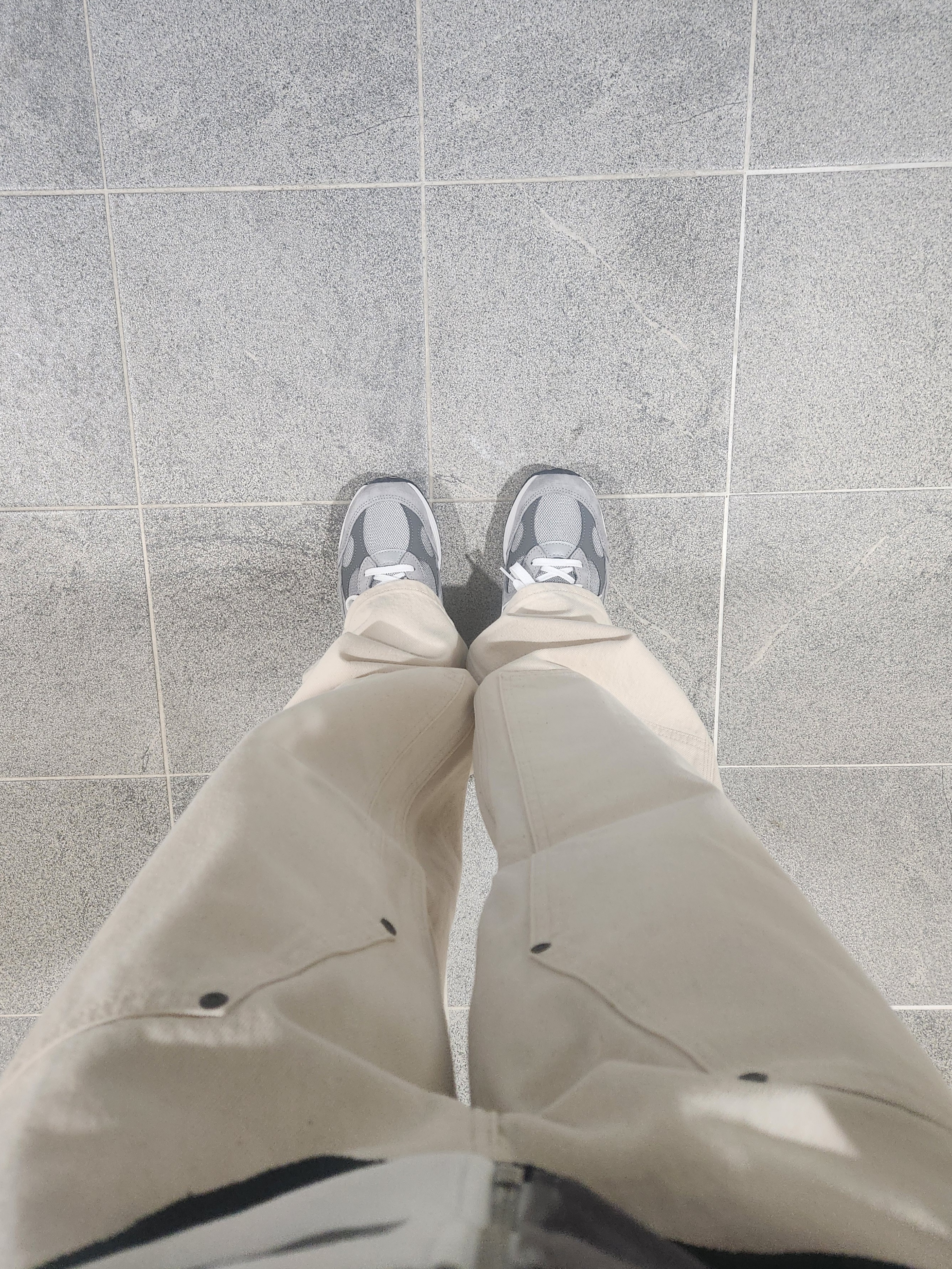 Supreme Double Knee Painter Pant Natural - 24FW, New Balance 992 Made in USA Core Grey Silver Metallic 착용 스타일