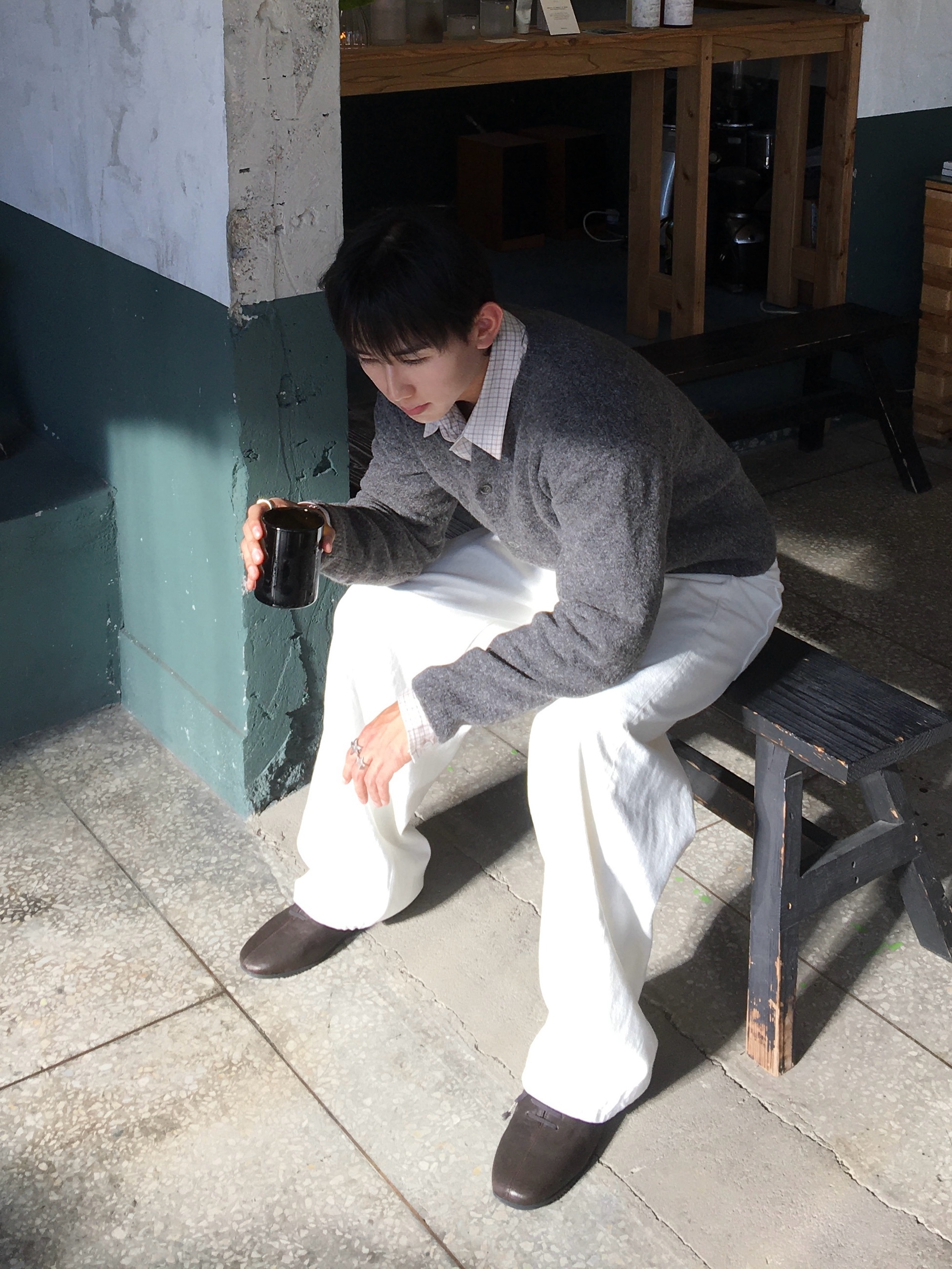 noun Wide Curved Denim Pants White 착용 스타일 - 3