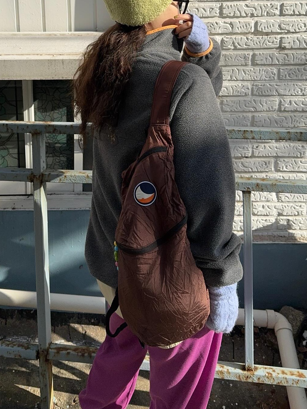 Ticket To The Moon Mini Backpack 15L Chocolate 착용 스타일