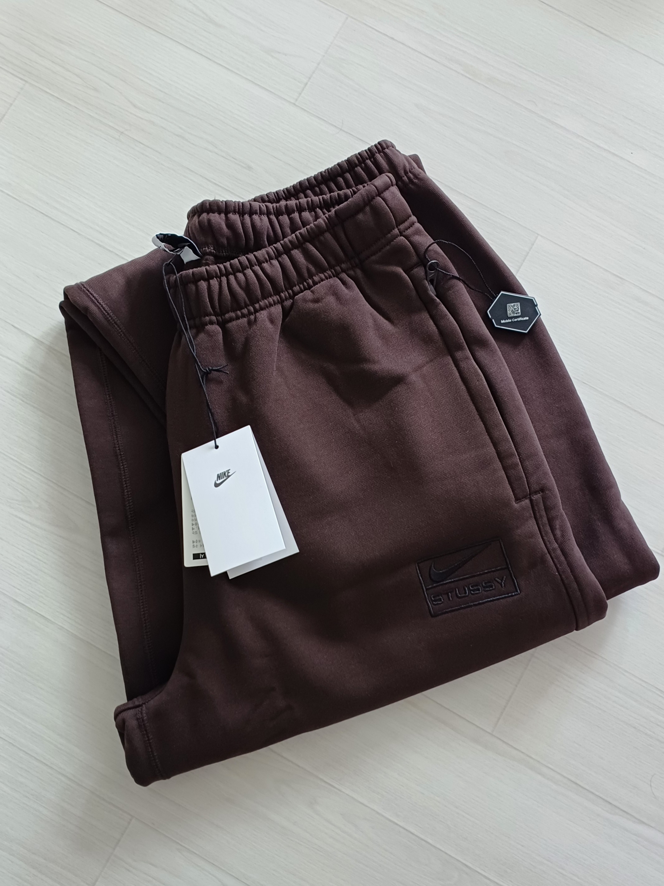 Nike x Stussy Stone Washed Fleece Pants Dark Cinder (FN5235-261) 착용 스타일