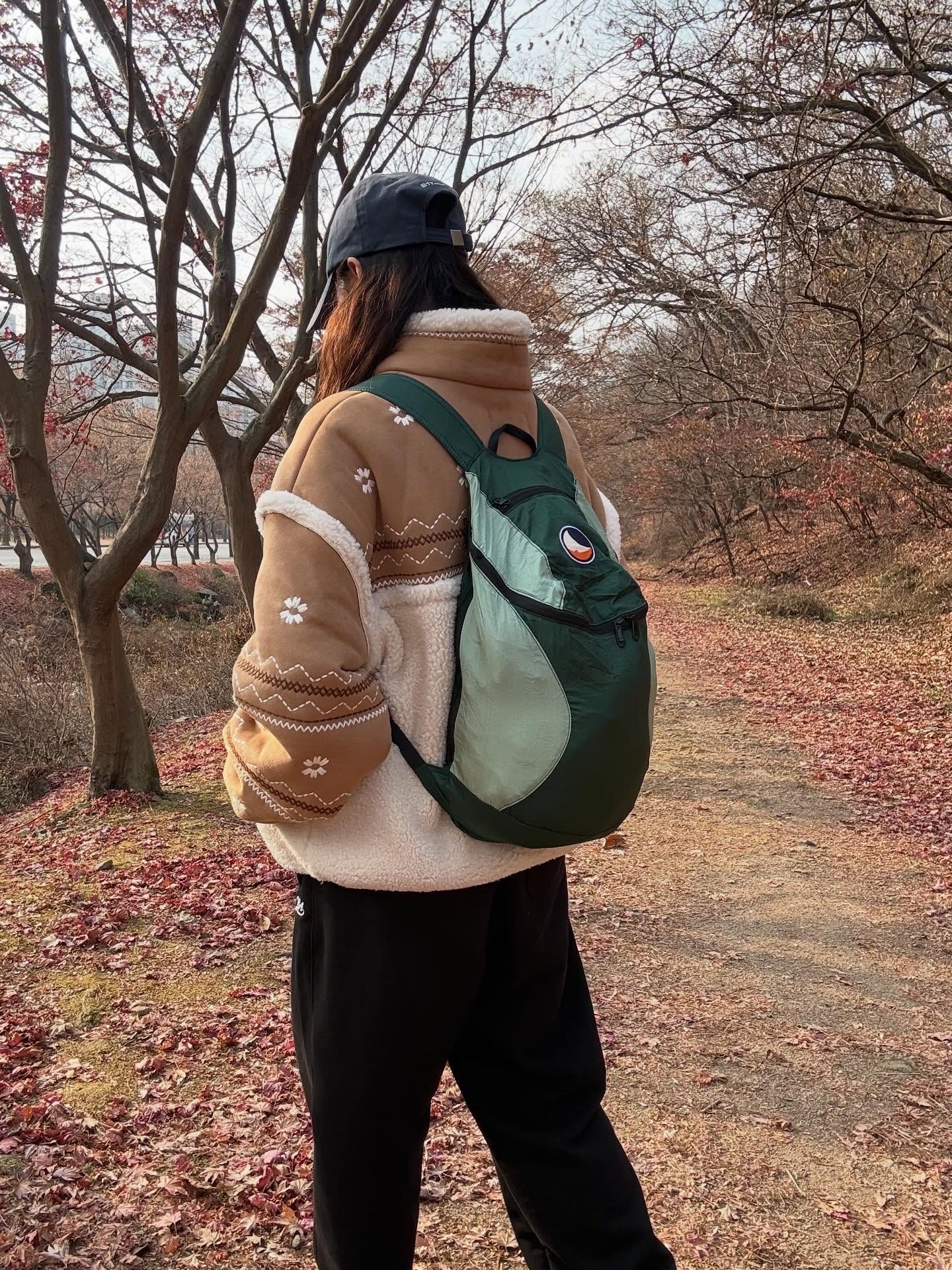 Ticket to the Moon Mini Backpack Dark Green Jade Green (15L) 착용 스타일