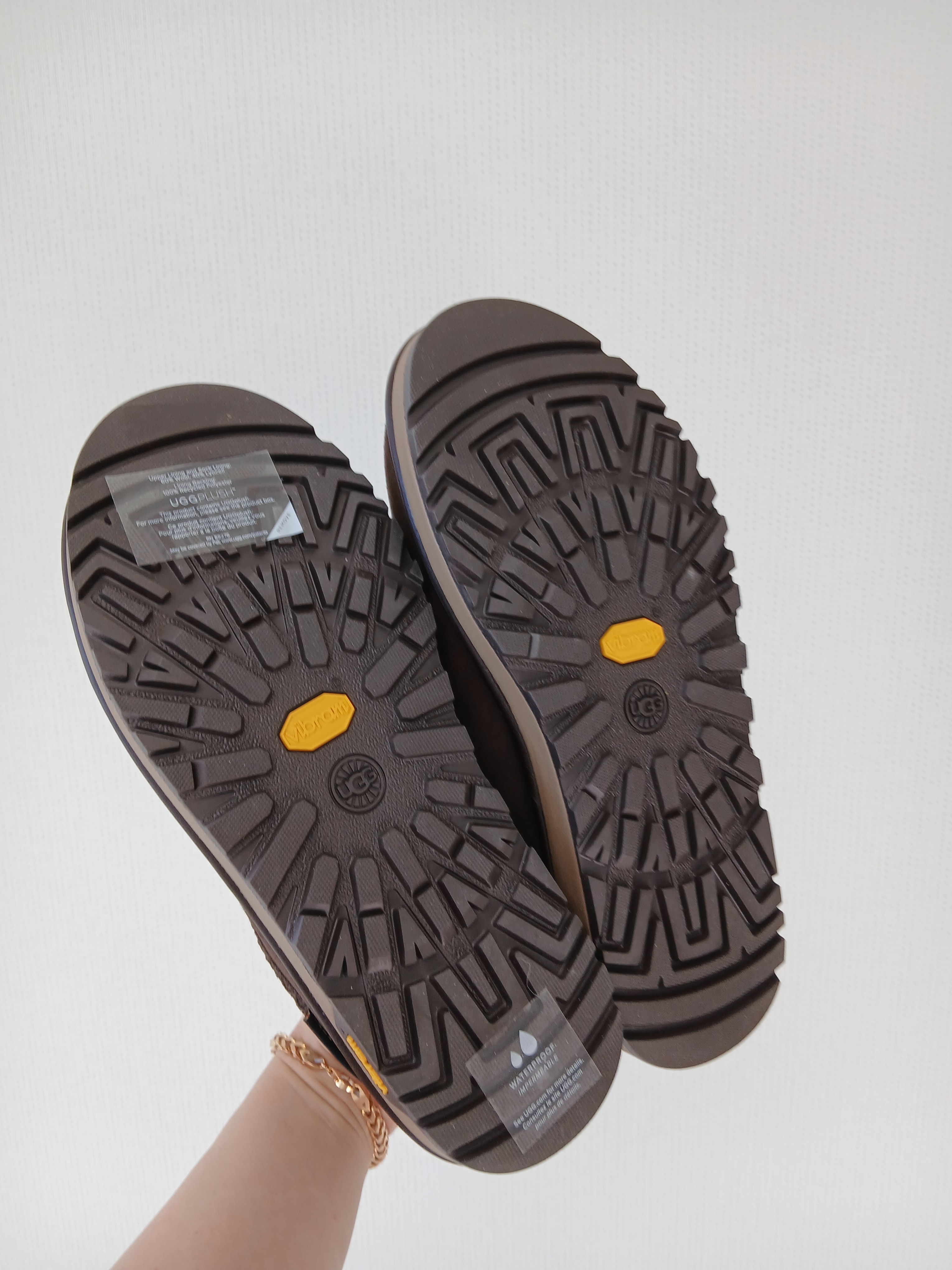 UGG Tasman GTX Chestnut, UGG Tasman GTX Black 착용 스타일 - 3
