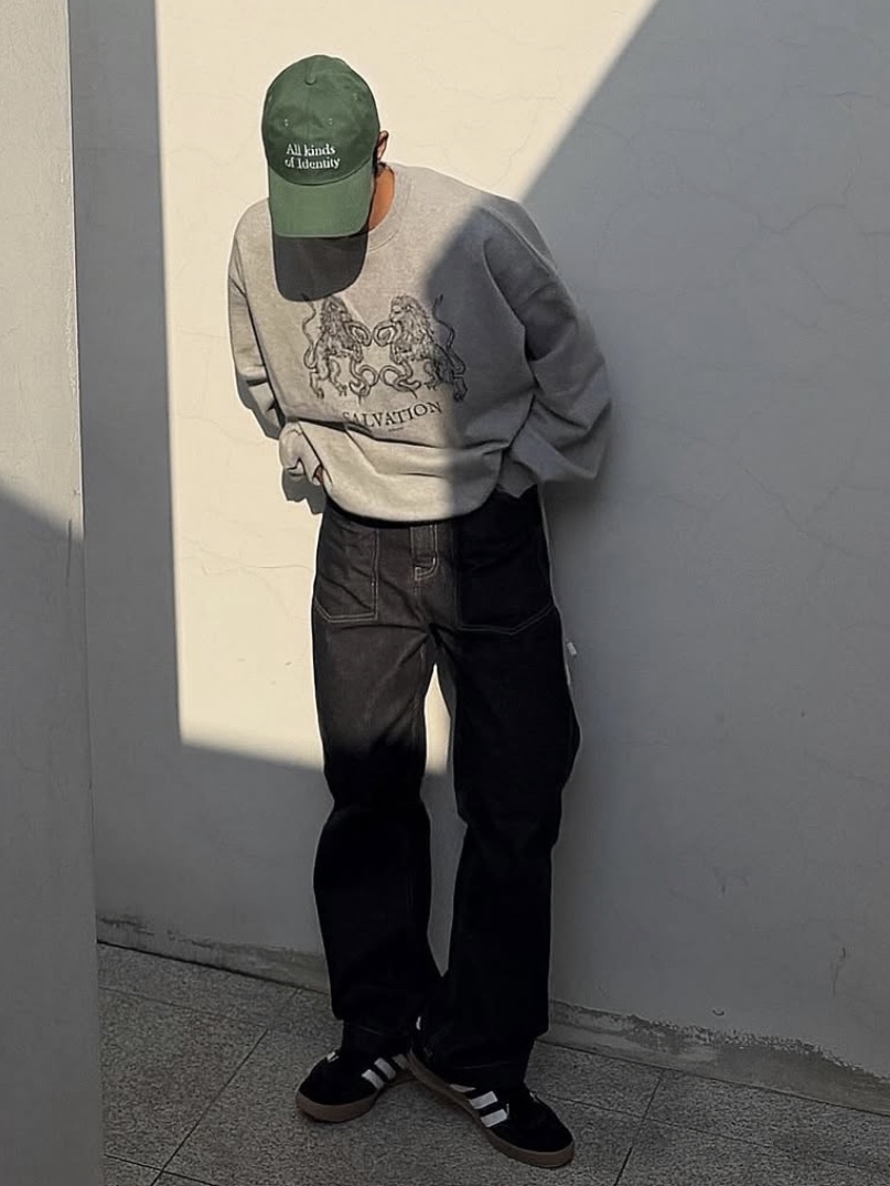 PHOS333 Salvation Lion Sweatshirt Melange Grey, PHOS333 Salvation Lion Sweatshirt Oatmeal 착용 스타일 - 3