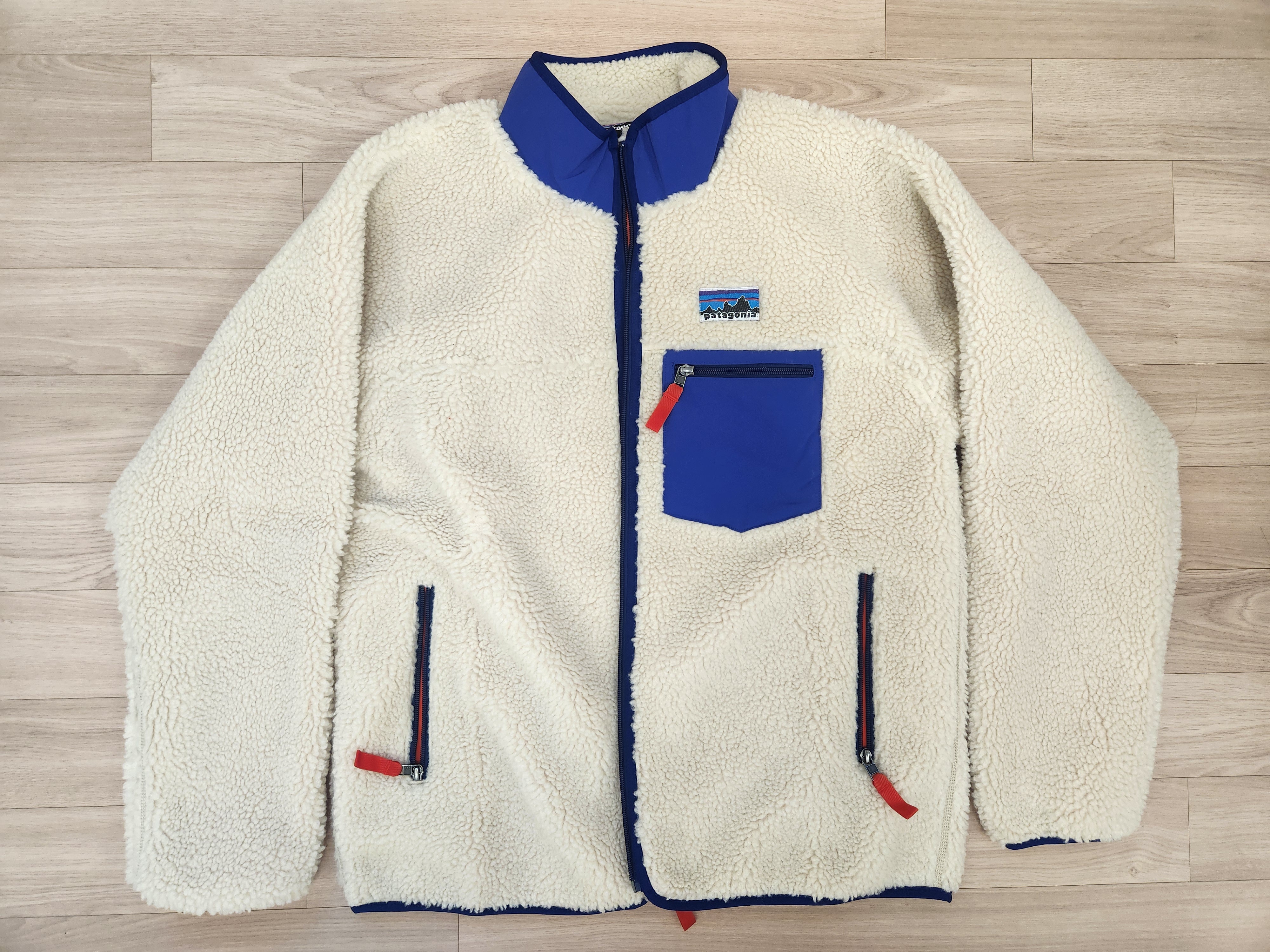 Patagonia Classic Retro-X Fleece Jacket Dark Natural 착용 스타일